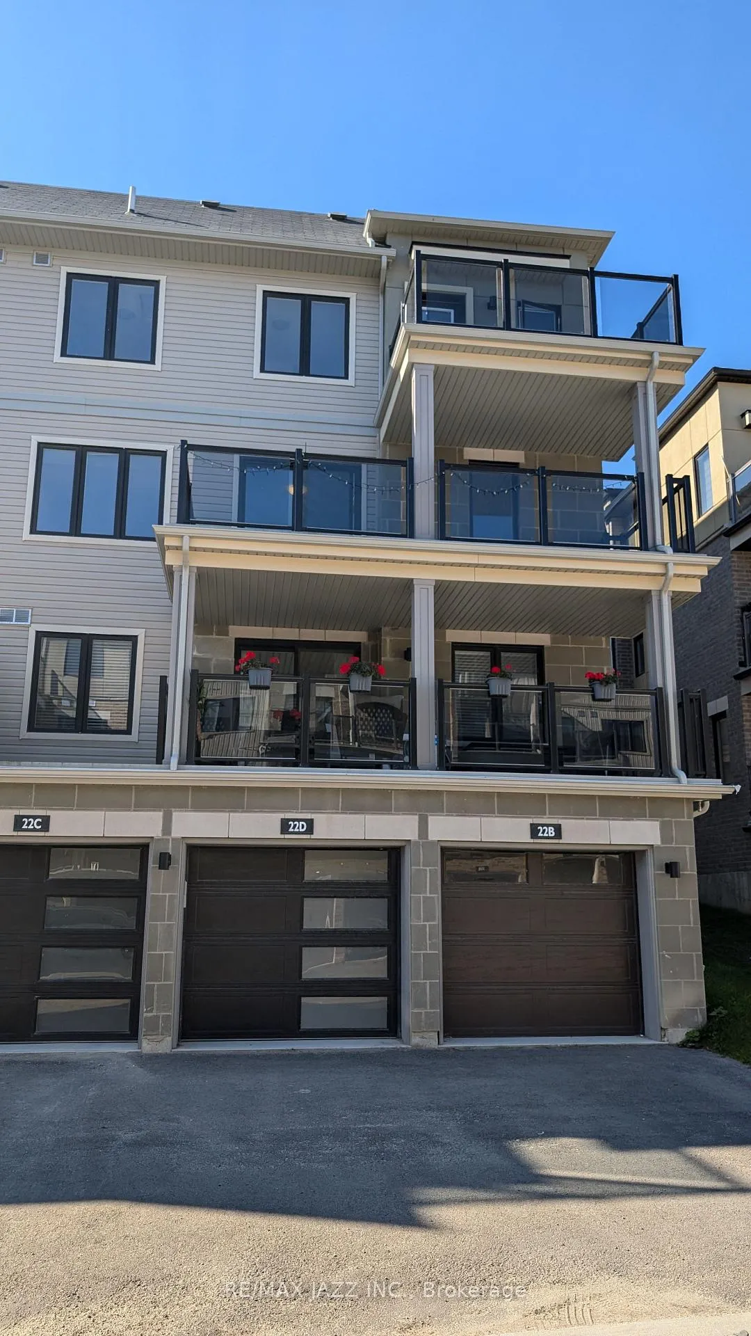 Photo 2 of Unit D, 22 Lookout Drive, Clarington, Bowmanville — HOMEH