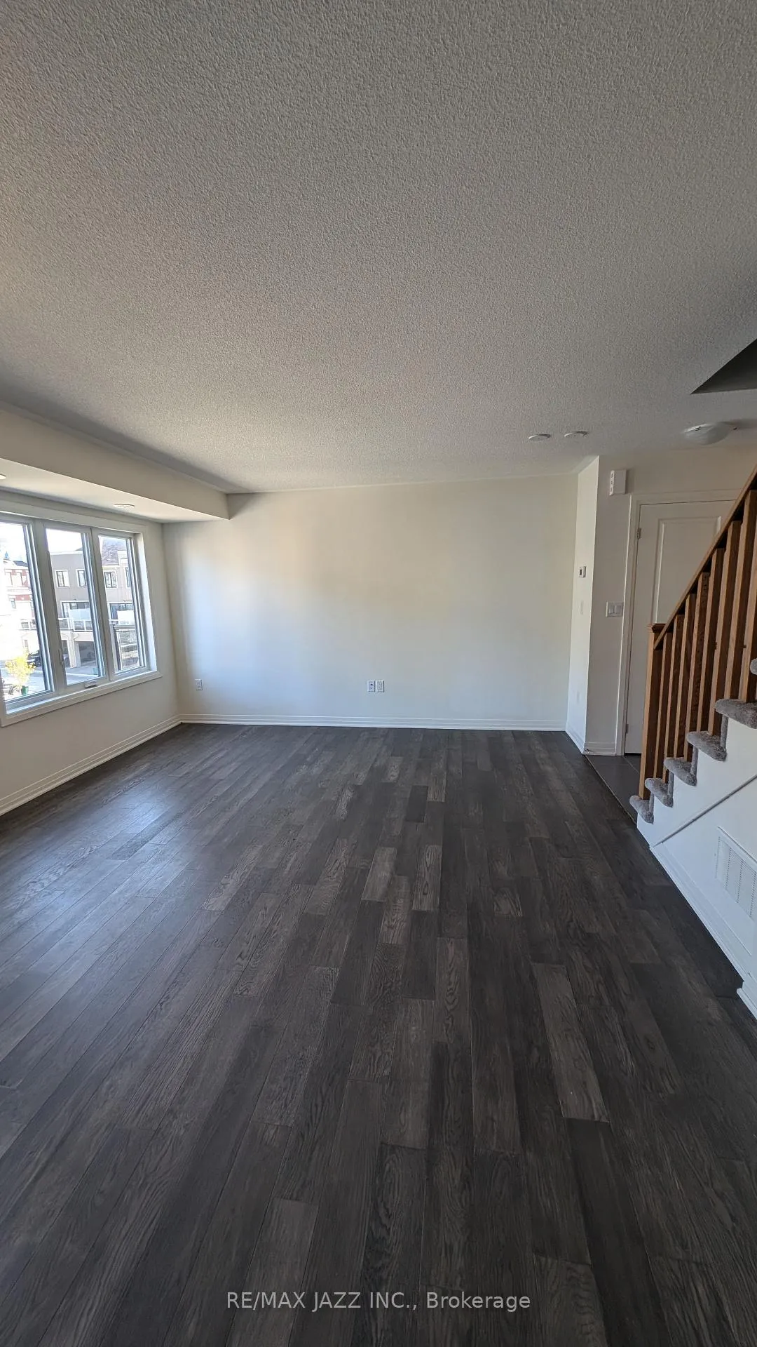 Photo 5 of Unit D, 22 Lookout Drive, Clarington, Bowmanville — HOMEH