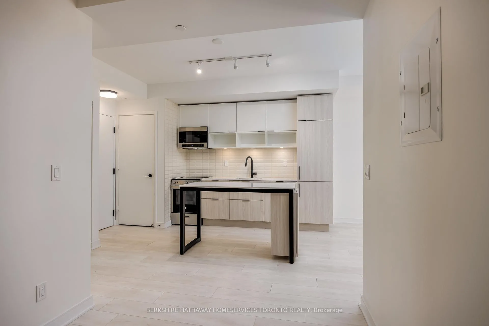 Photo 6 of Unit S316, 35 Rolling Mills Road, Toronto, Waterfront Communities — HOMEH