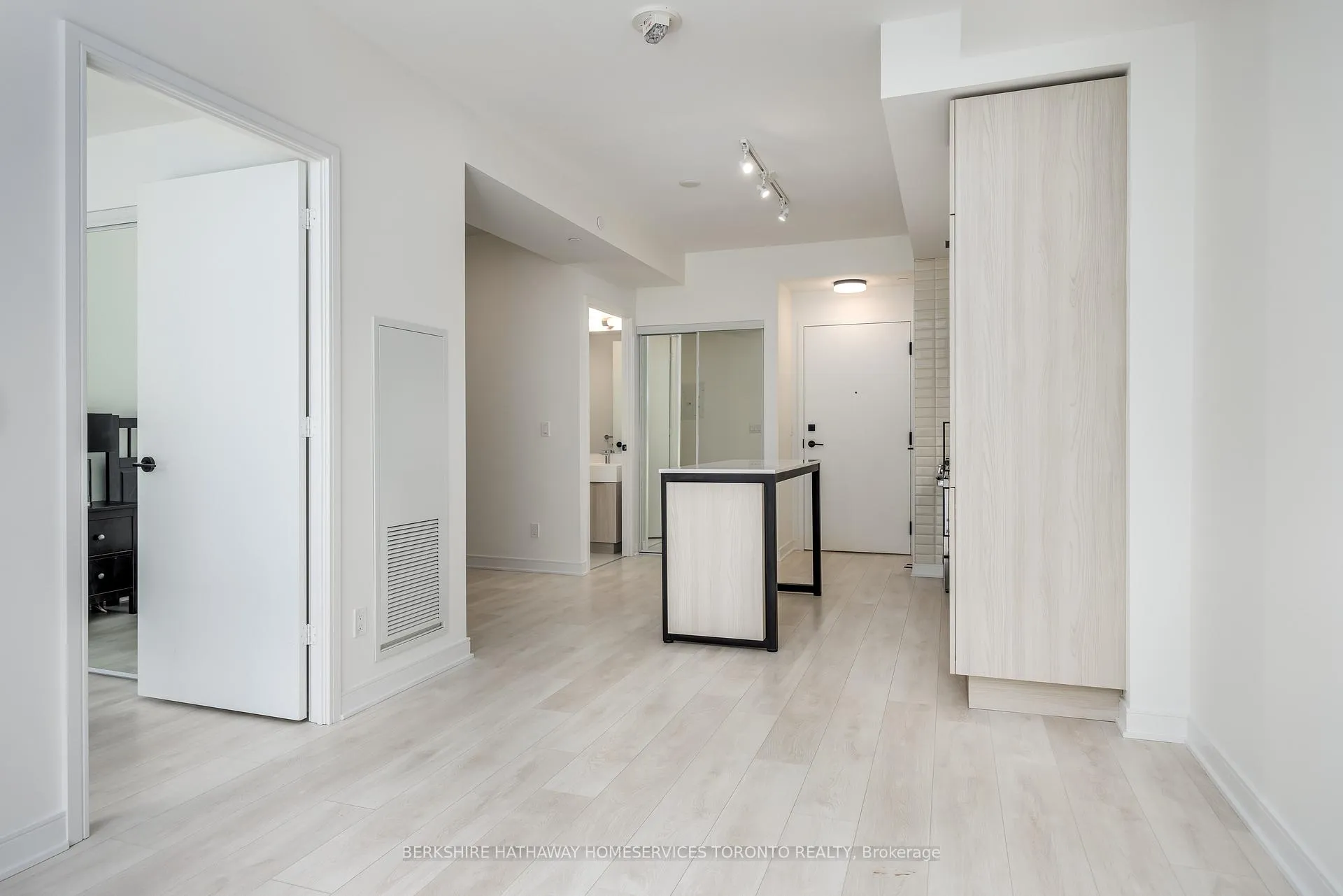 Photo 8 of Unit S316, 35 Rolling Mills Road, Toronto, Waterfront Communities — HOMEH