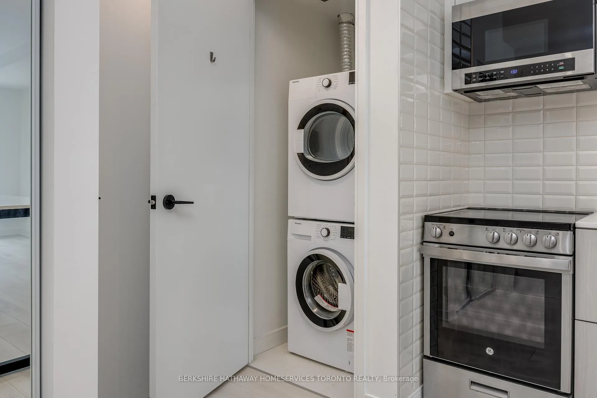 Photo 13 of Unit S316, 35 Rolling Mills Road, Toronto, Waterfront Communities — HOMEH