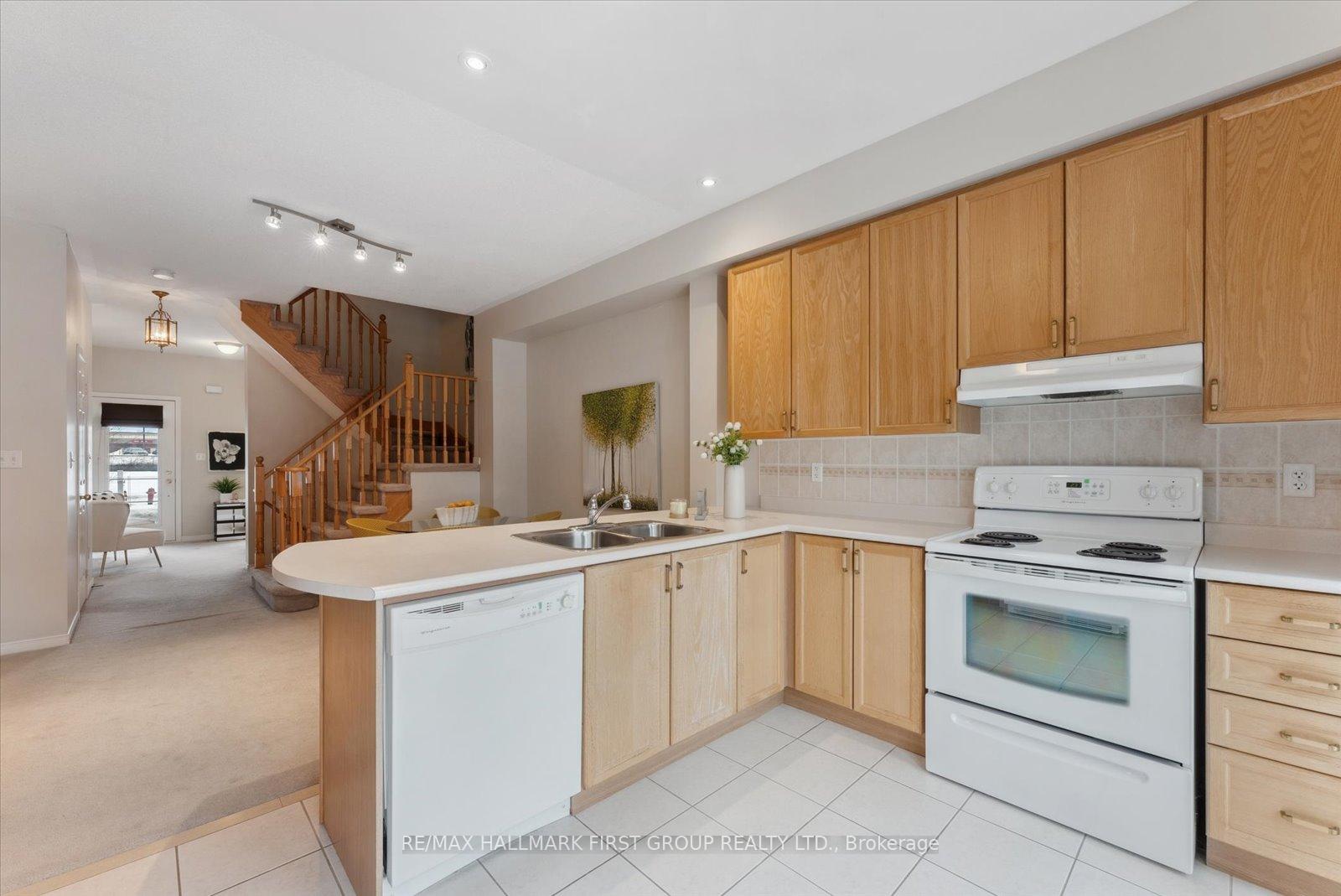 Photo 7 of 287 Monarch Avenue, Ajax, South West — HOMEH
