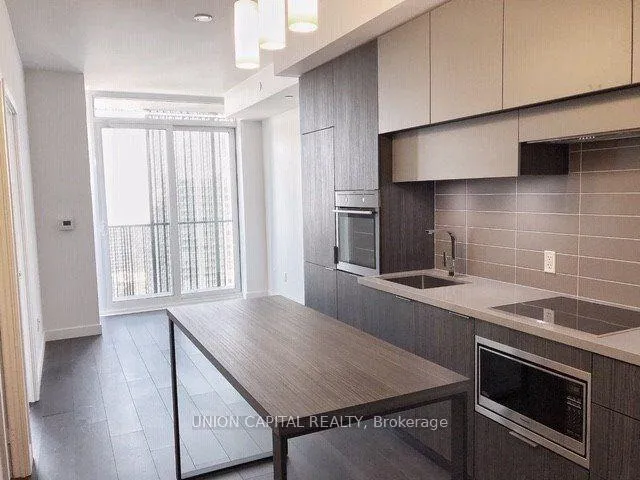 Front of Unit 3109, 8 Eglinton Avenue E