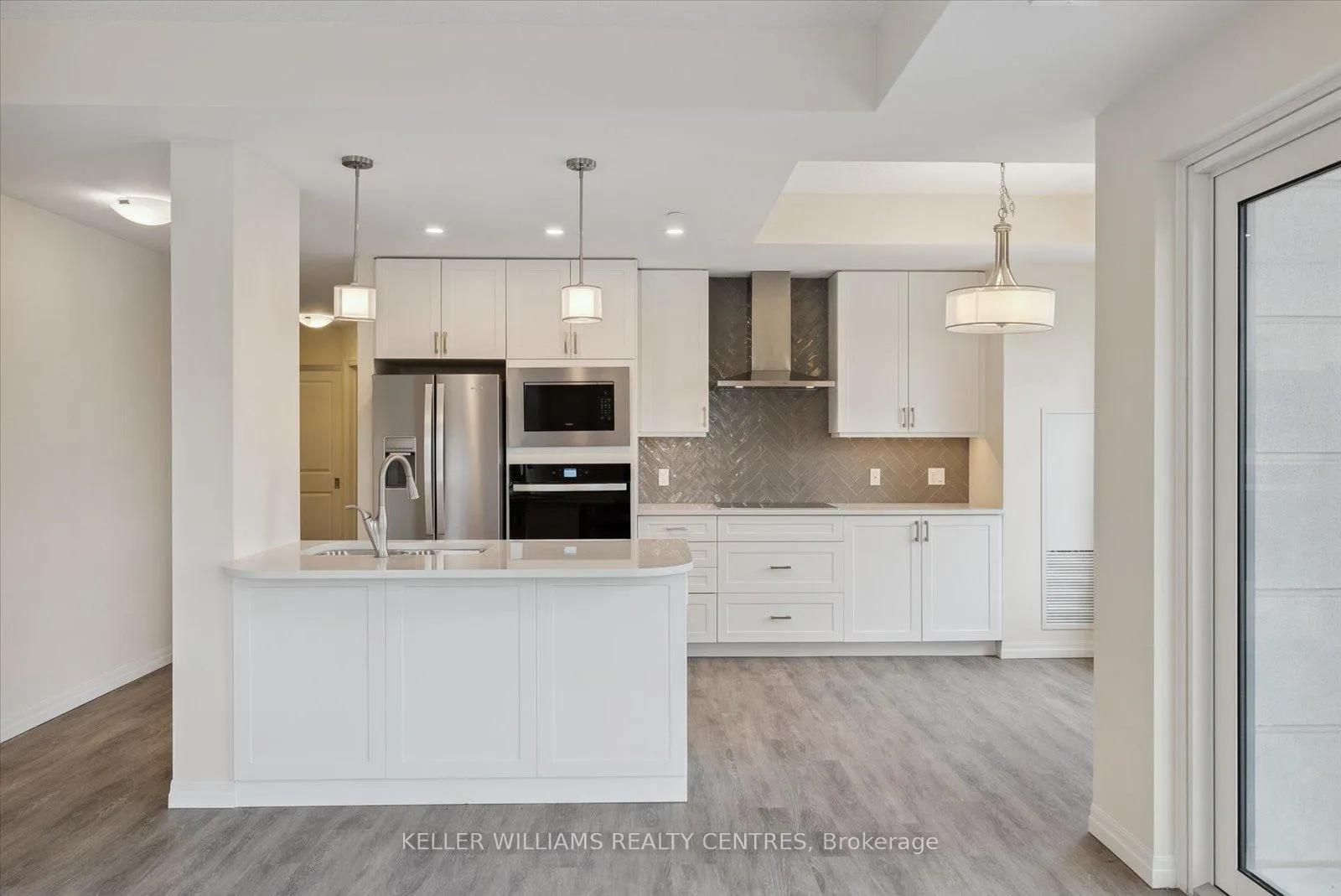 Photo 5 of Unit 303, 460 William Graham Drive, Aurora, Rural Aurora — HOMEH