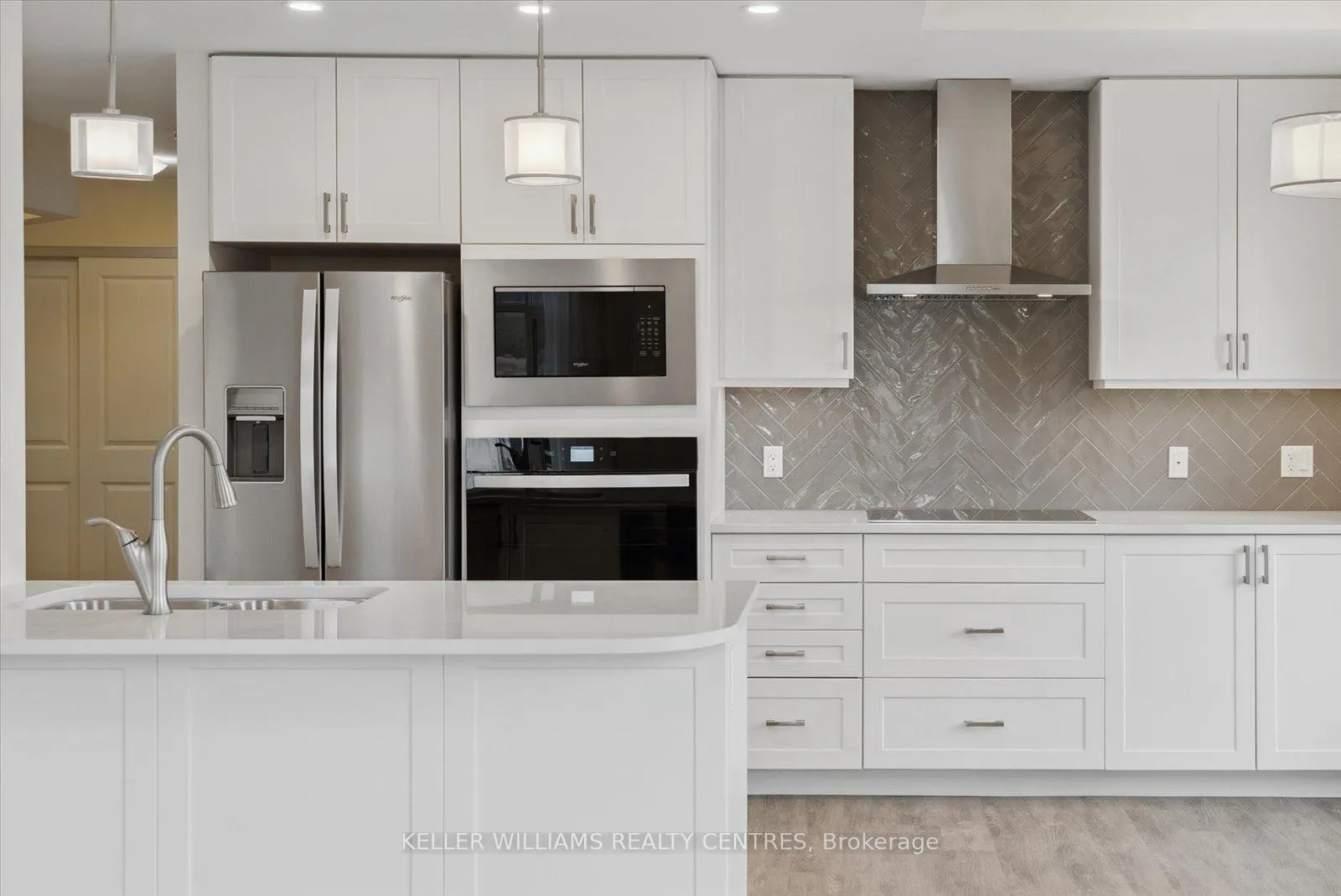 Photo 6 of Unit 303, 460 William Graham Drive, Aurora, Rural Aurora — HOMEH
