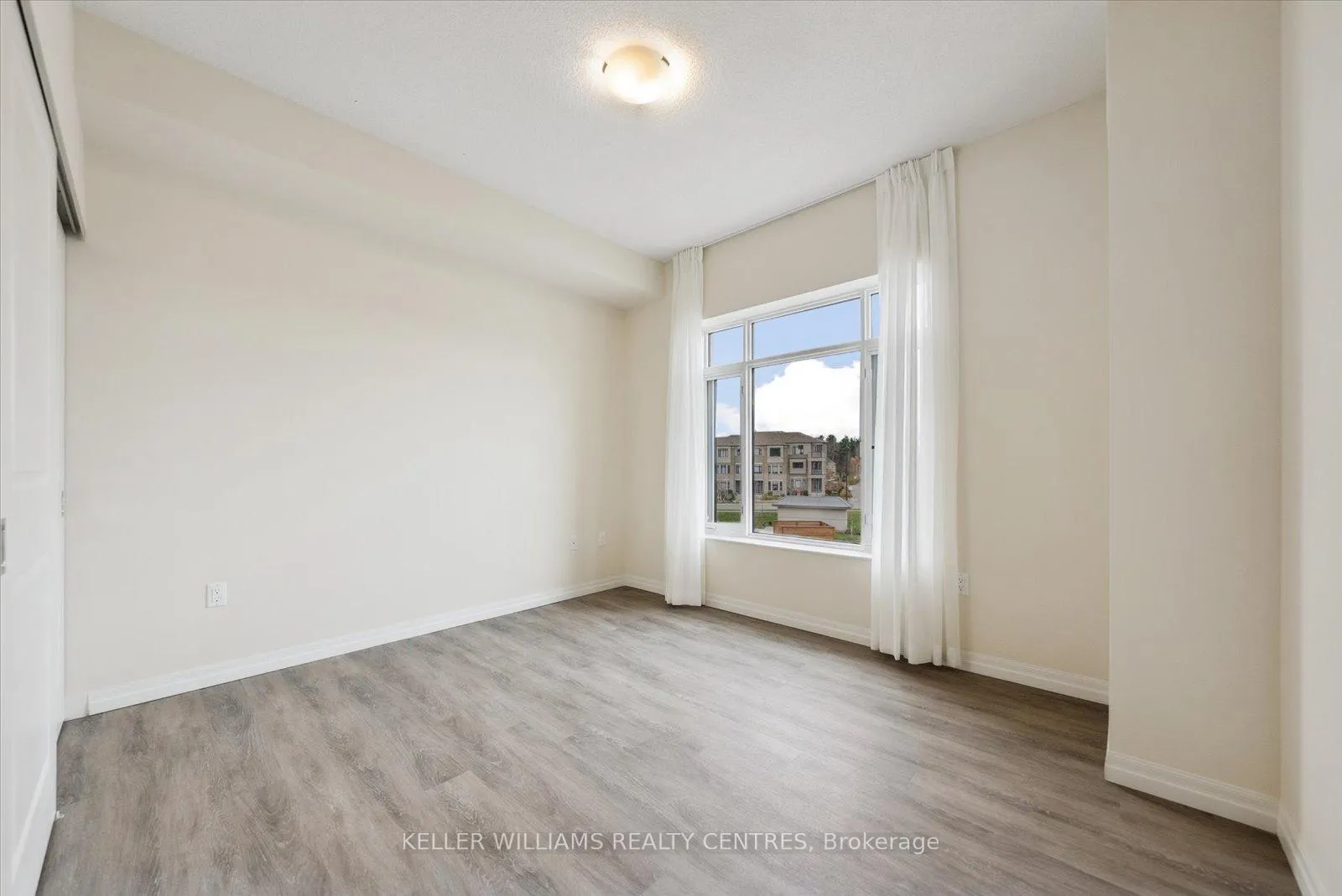 Photo 8 of Unit 303, 460 William Graham Drive, Aurora, Rural Aurora — HOMEH