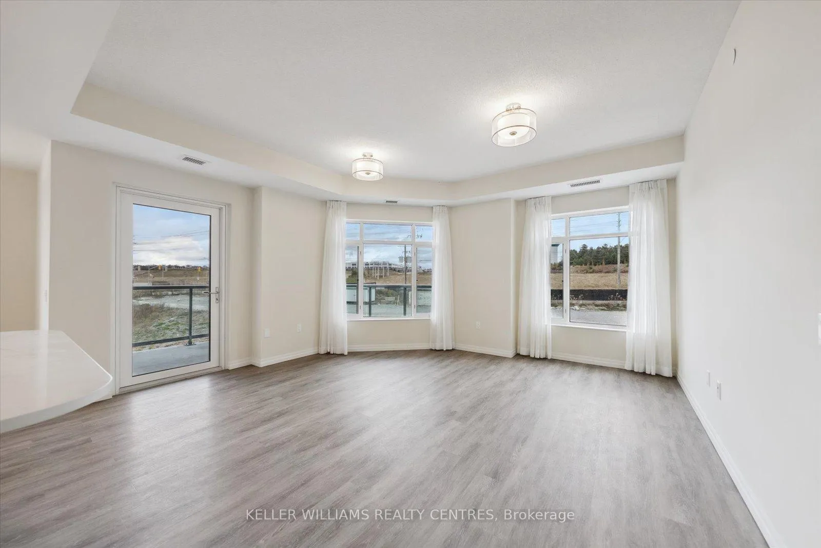 Photo 14 of Unit 303, 460 William Graham Drive, Aurora, Rural Aurora — HOMEH