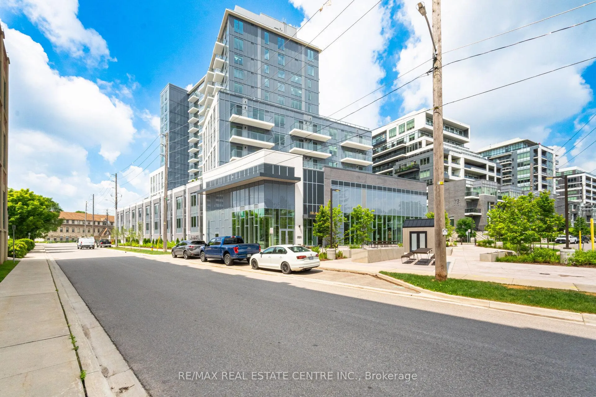 Front of Unit 1002, 93 Arthur Street South