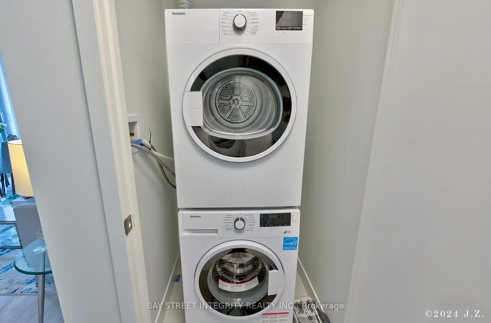Photo 3 of Unit 403, 185 Alberta Avenue W, Toronto, Oakwood Village — HOMEH