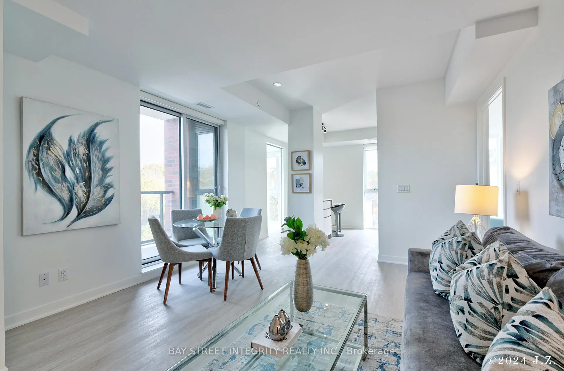Photo 5 of Unit 403, 185 Alberta Avenue W, Toronto, Oakwood Village — HOMEH
