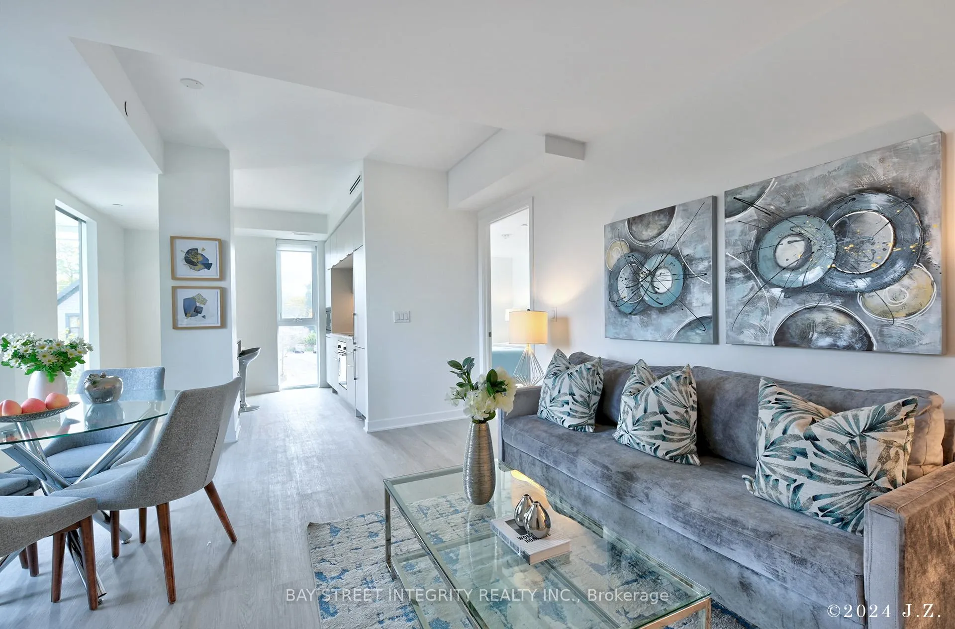 Photo 6 of Unit 403, 185 Alberta Avenue W, Toronto, Oakwood Village — HOMEH