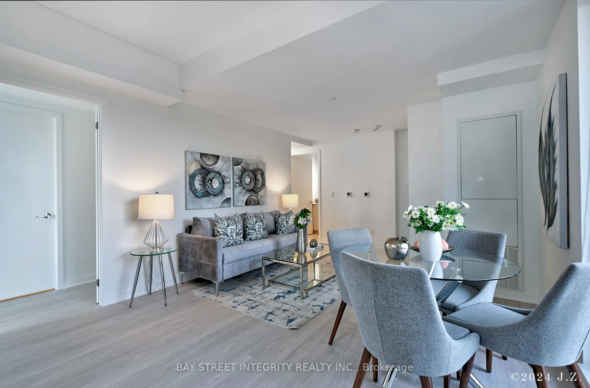 Photo 8 of Unit 403, 185 Alberta Avenue W, Toronto, Oakwood Village — HOMEH