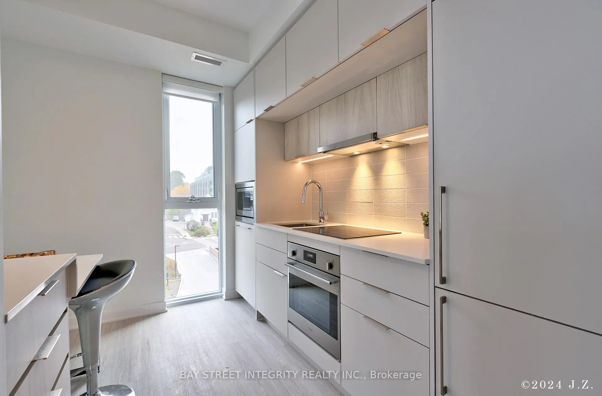 Photo 10 of Unit 403, 185 Alberta Avenue W, Toronto, Oakwood Village — HOMEH