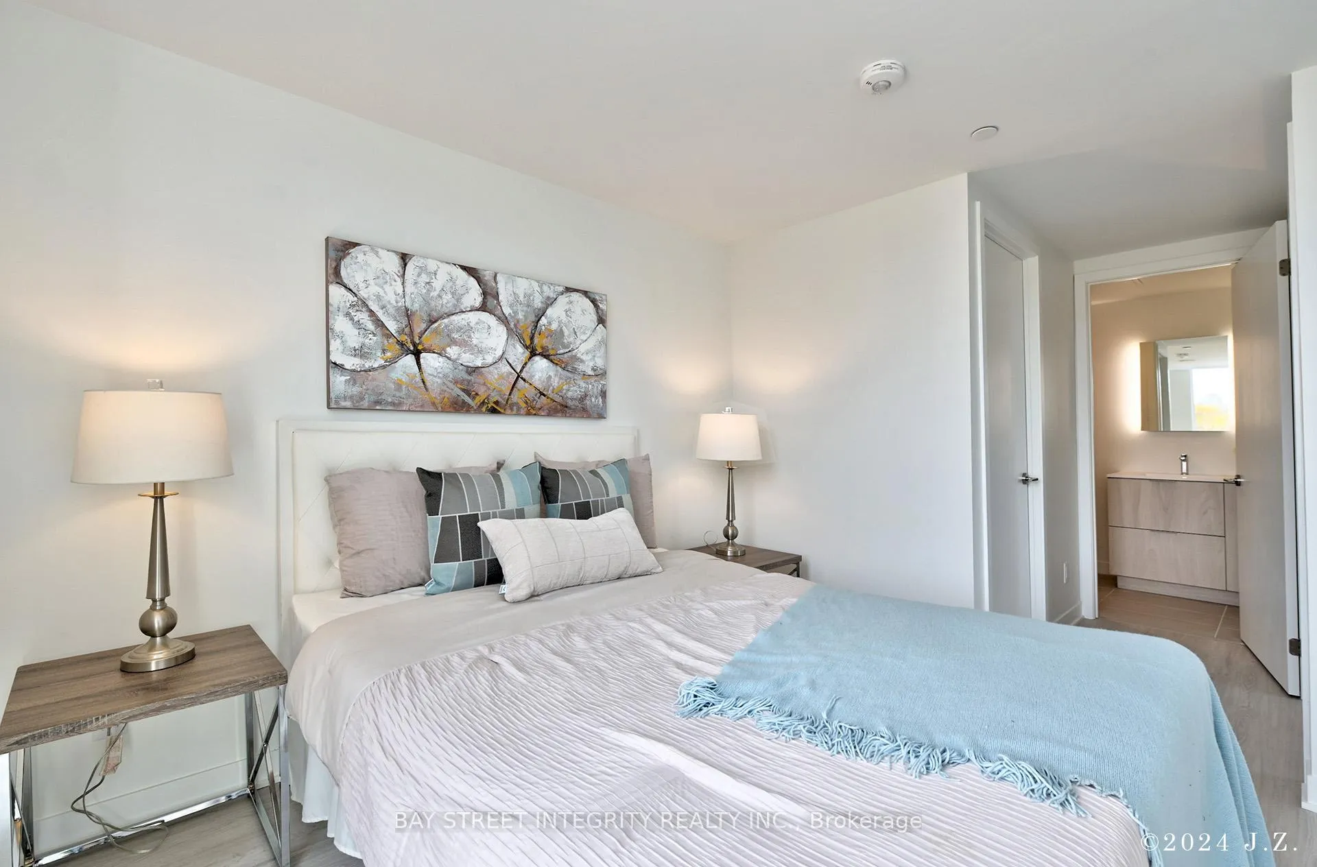 Photo 15 of Unit 403, 185 Alberta Avenue W, Toronto, Oakwood Village — HOMEH