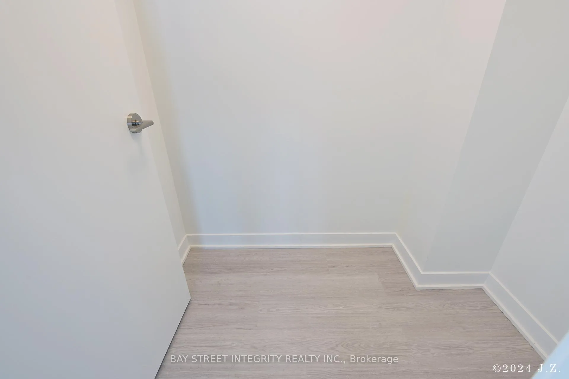 Photo 16 of Unit 403, 185 Alberta Avenue W, Toronto, Oakwood Village — HOMEH