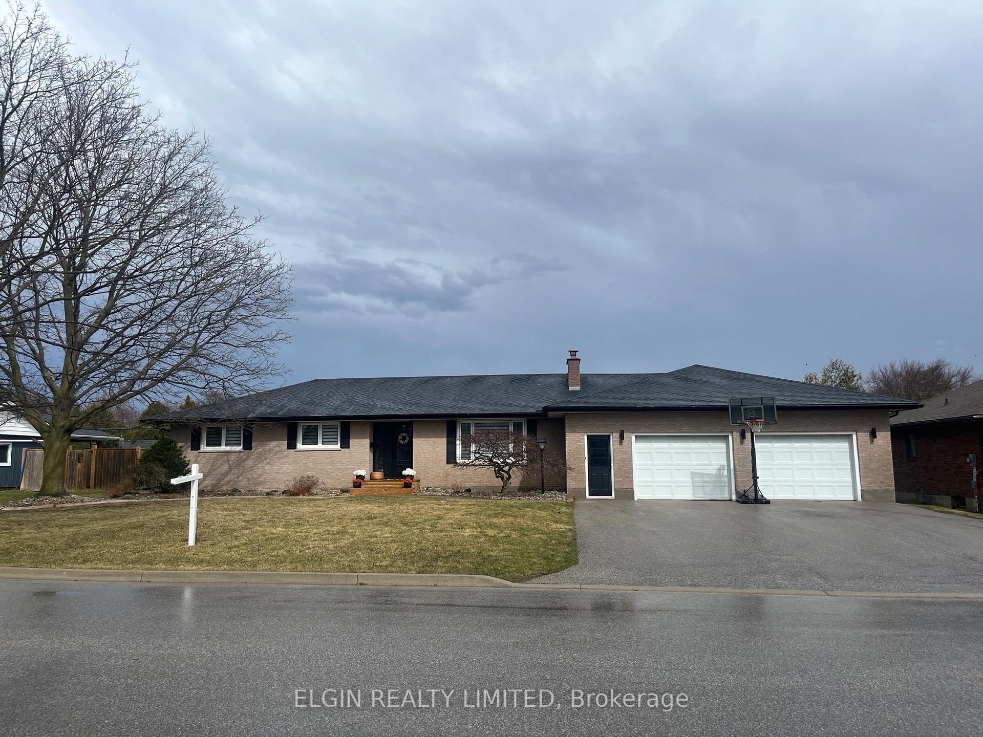 Photo 2 of 82 Lawton Street, Central Elgin, Rural Central Elgin — HOMEH