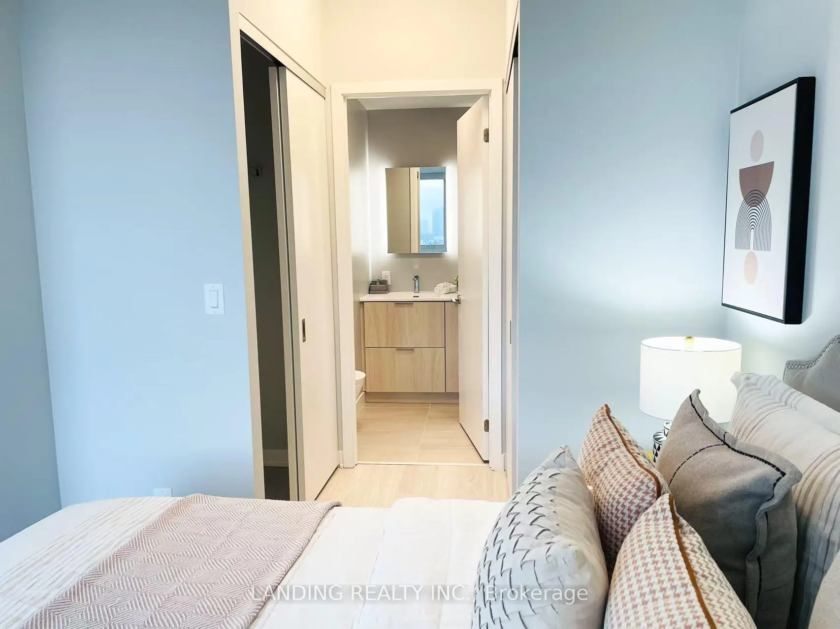 Photo 8 of Unit 1104, 185 Alberta Avenue, Toronto, Oakwood Village — HOMEH