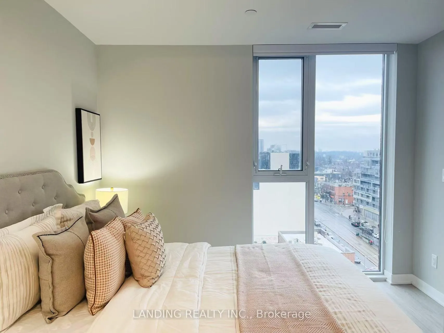 Photo 9 of Unit 1104, 185 Alberta Avenue, Toronto, Oakwood Village — HOMEH