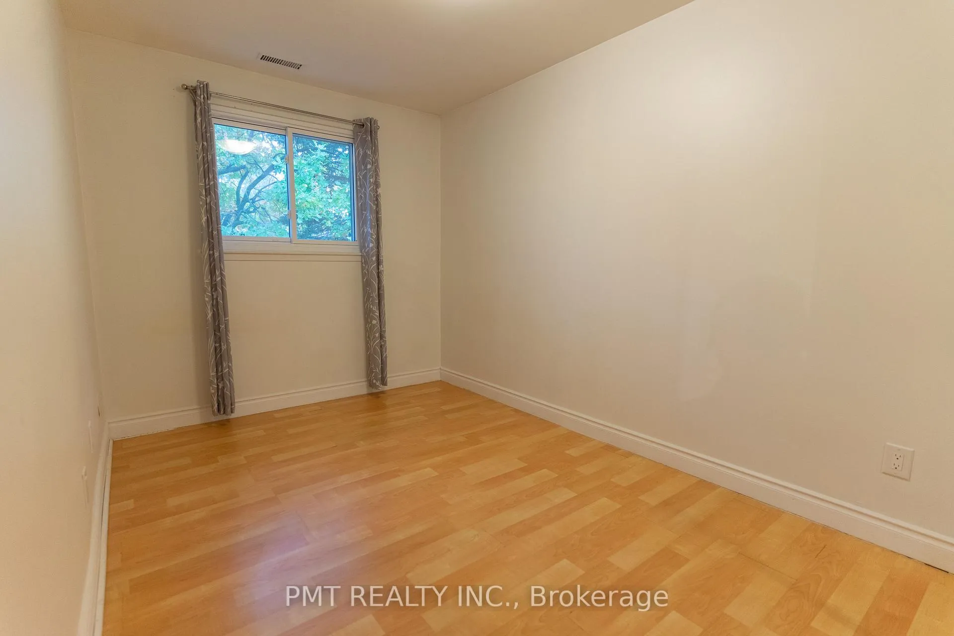 Photo 11 of 10 Corkory Way, Markham, Aileen-Willowbrook — HOMEH
