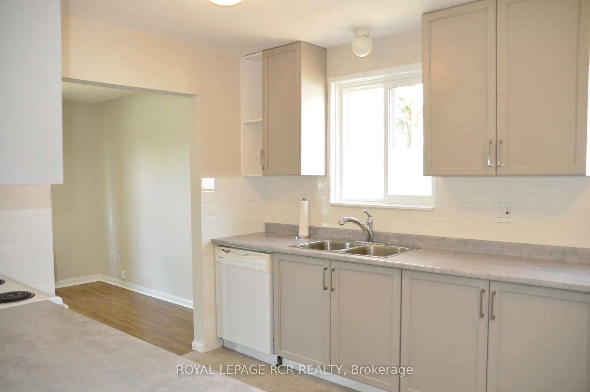 Photo 4 of 278 Whitehead Crescent, Caledon, Bolton North — HOMEH