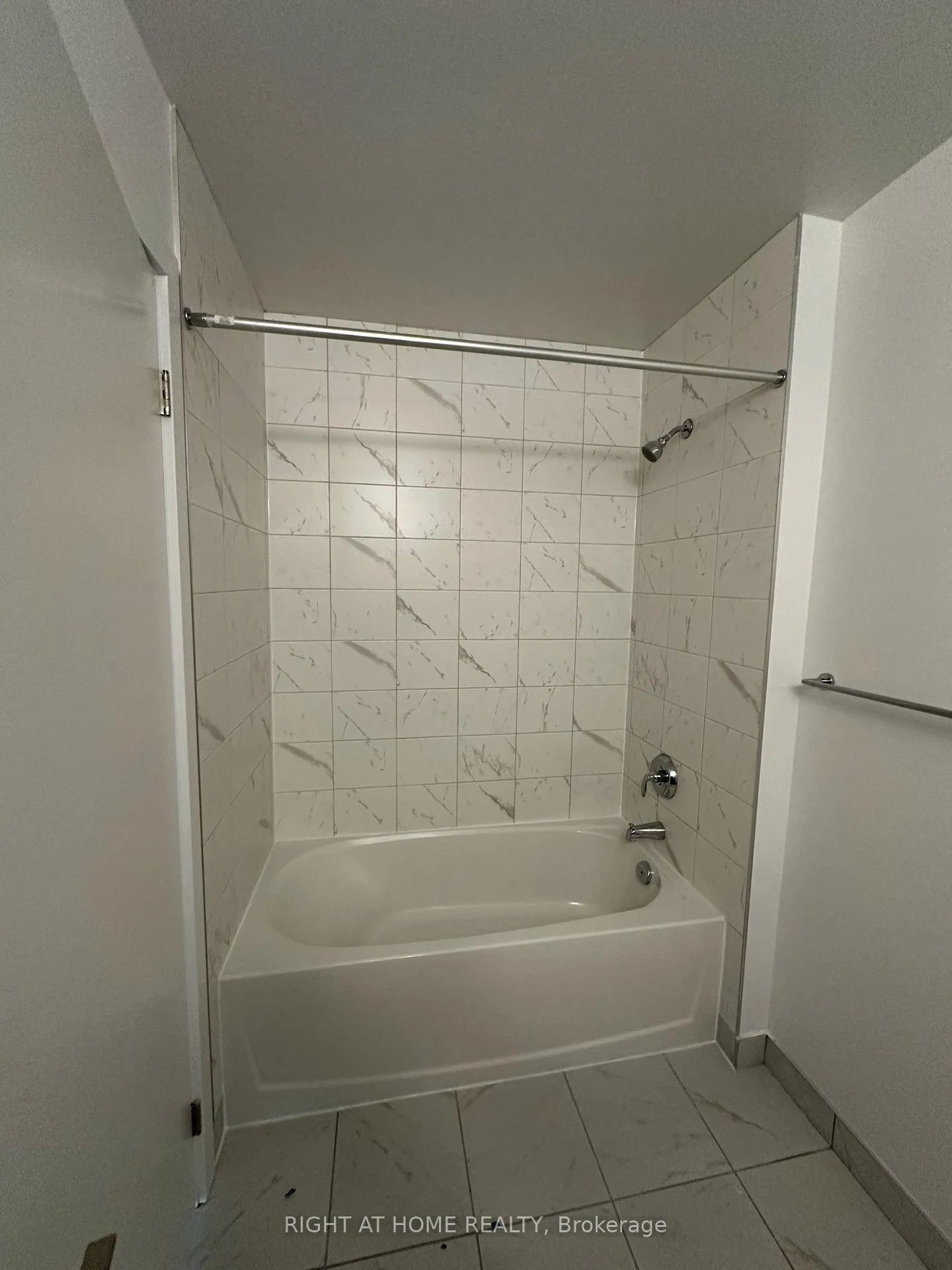 Photo 6 of Unit 613, 1435 celebration Drive, Pickering, Bay Ridges — HOMEH