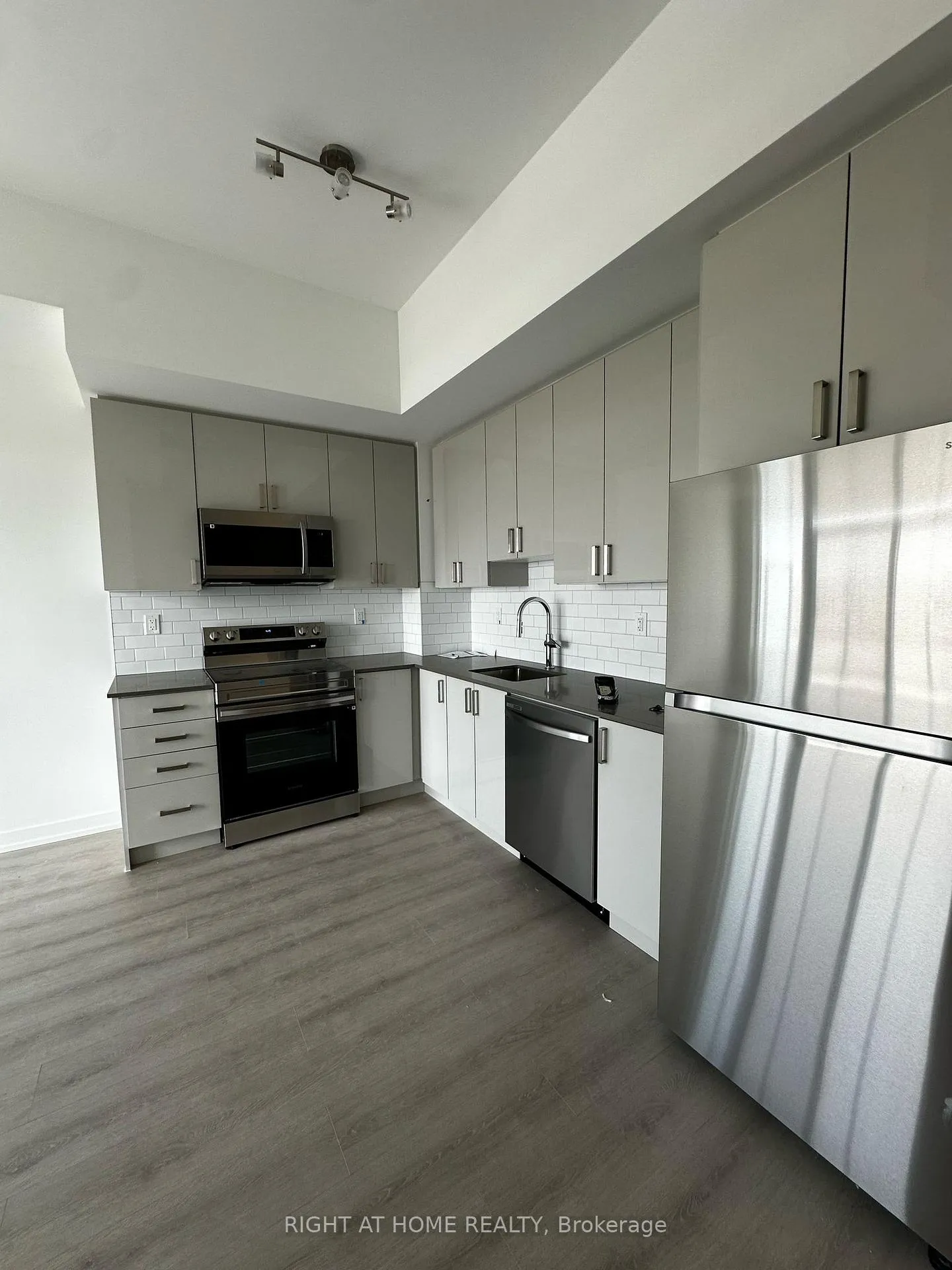 Photo 9 of Unit 613, 1435 celebration Drive, Pickering, Bay Ridges — HOMEH
