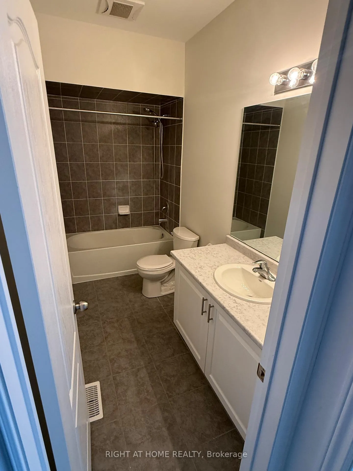 Photo 7 of 34 Hickling Lane, Ajax, Northwest Ajax — HOMEH
