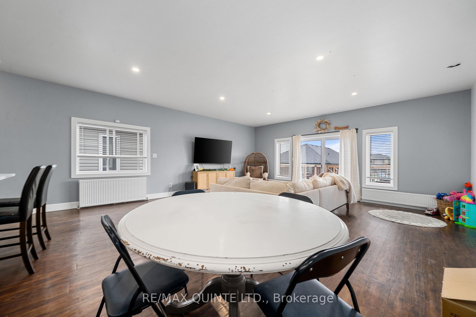 Photo 13 of Unit A & B, 10 Lehtinen Crescent, Belleville, Belleville Ward — HOMEH