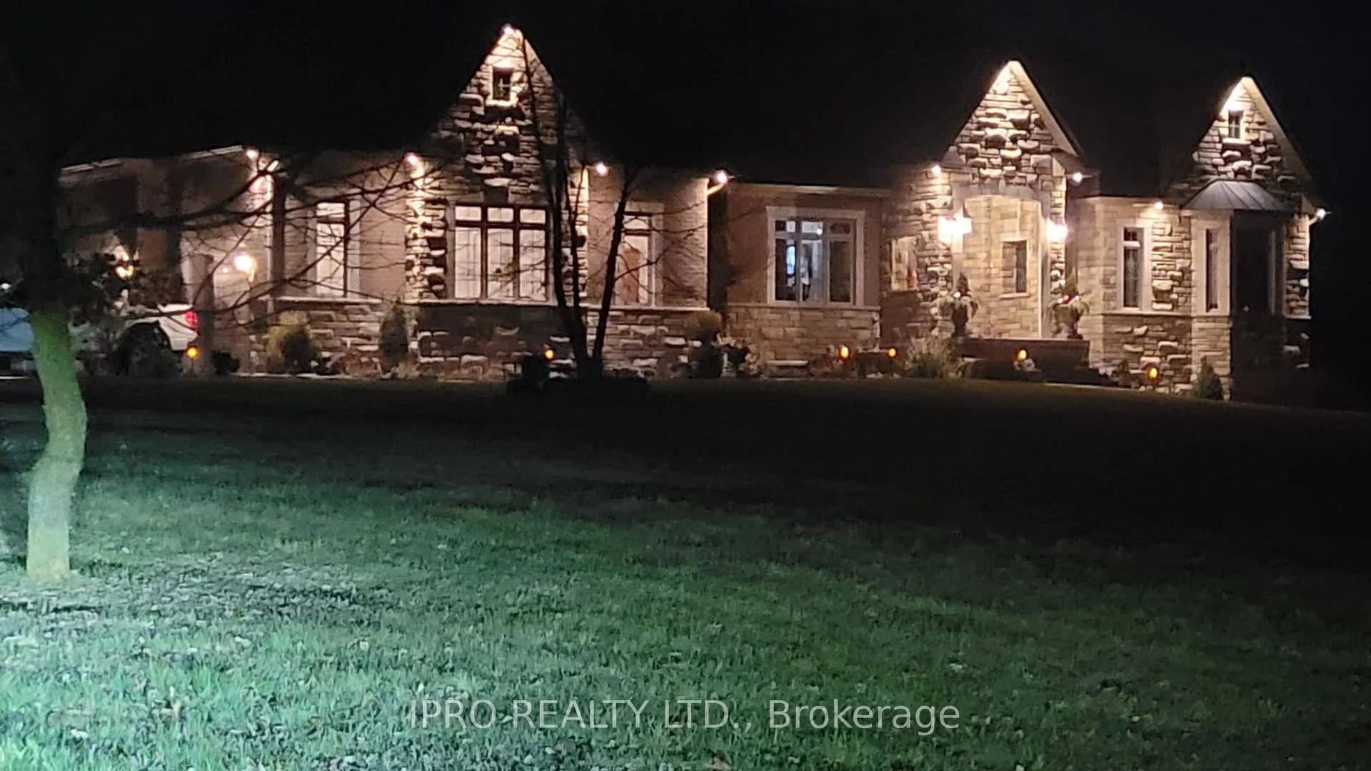 Front of 705 Lake Ridge Road S