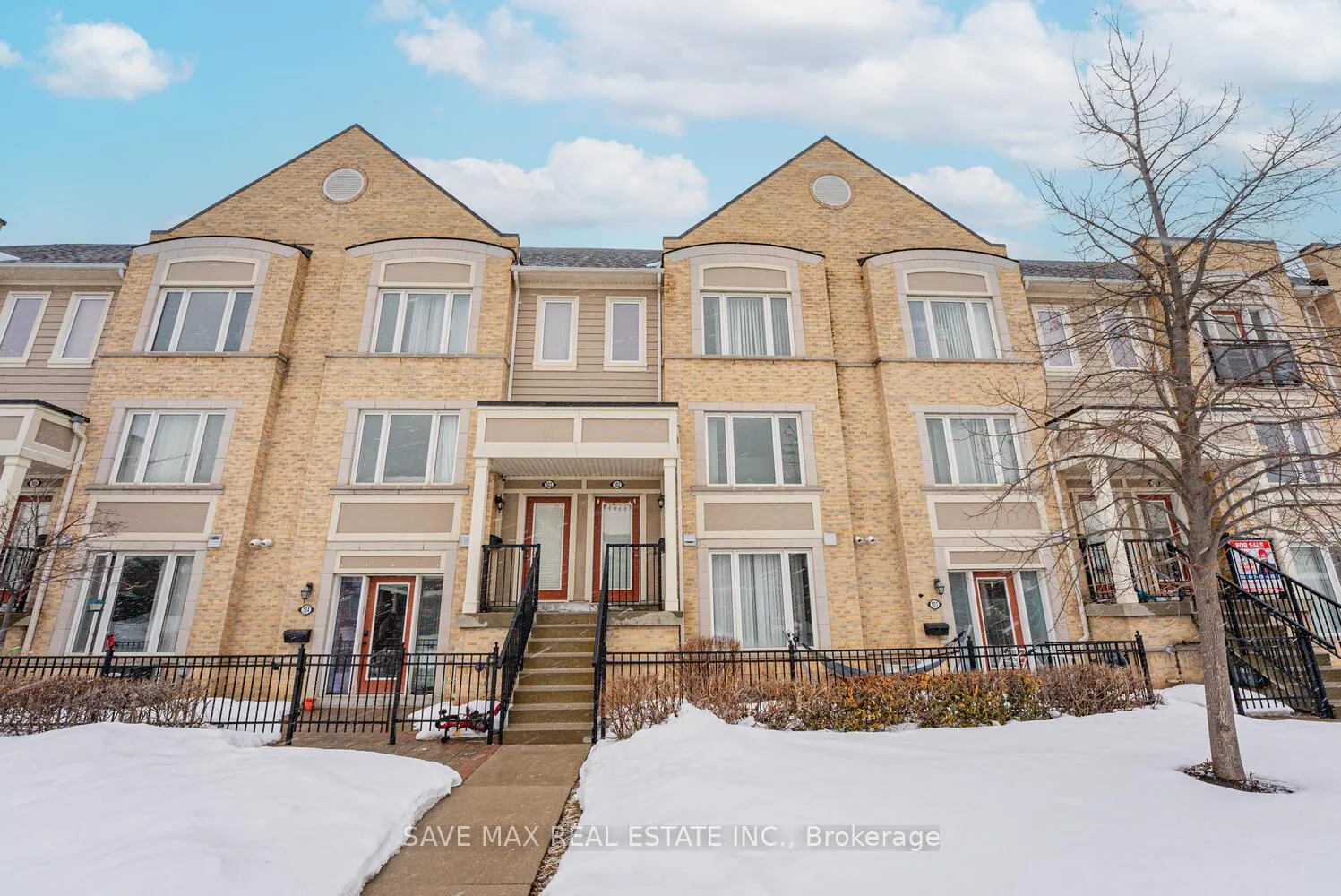 Front of Unit 102, 60 Fairwood Circle