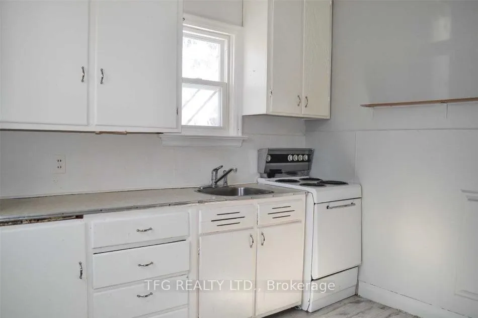 Photo 3 of Unit 3, 324 Kingsdale Avenue, Oshawa, O'Neill — HOMEH