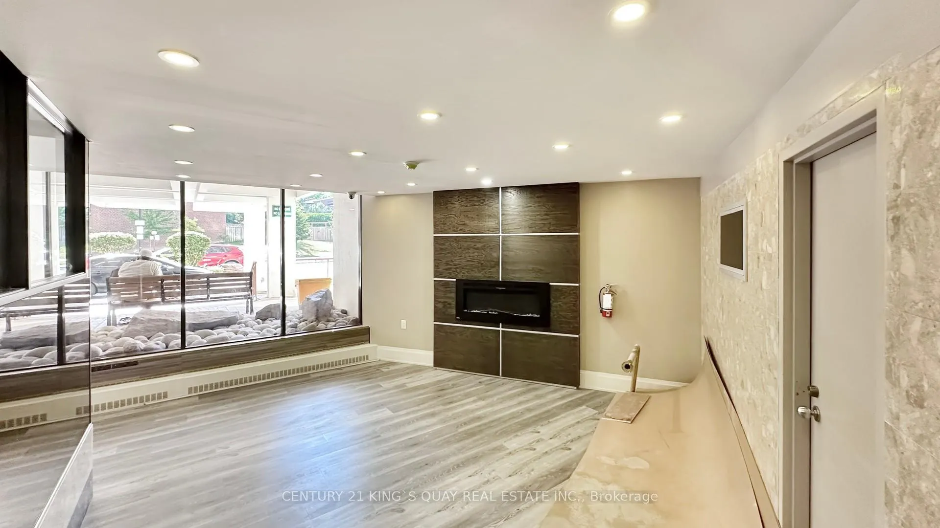 Photo 3 of Unit 303, 5 Vicora Linkway, Toronto, Flemingdon Park — HOMEH