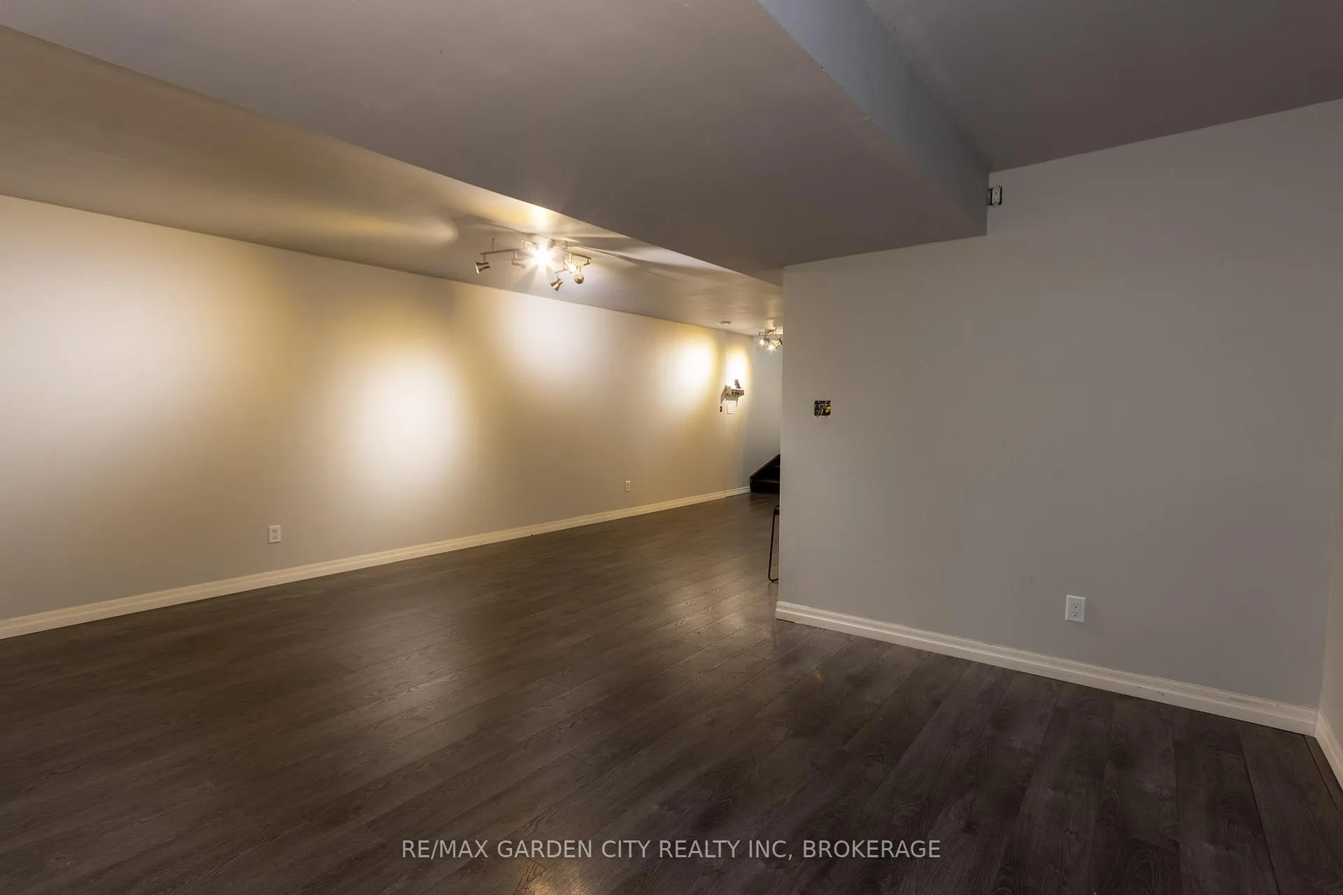 Photo 8 of 90 A Ormond Street N, Thorold, Thorold Downtown — HOMEH
