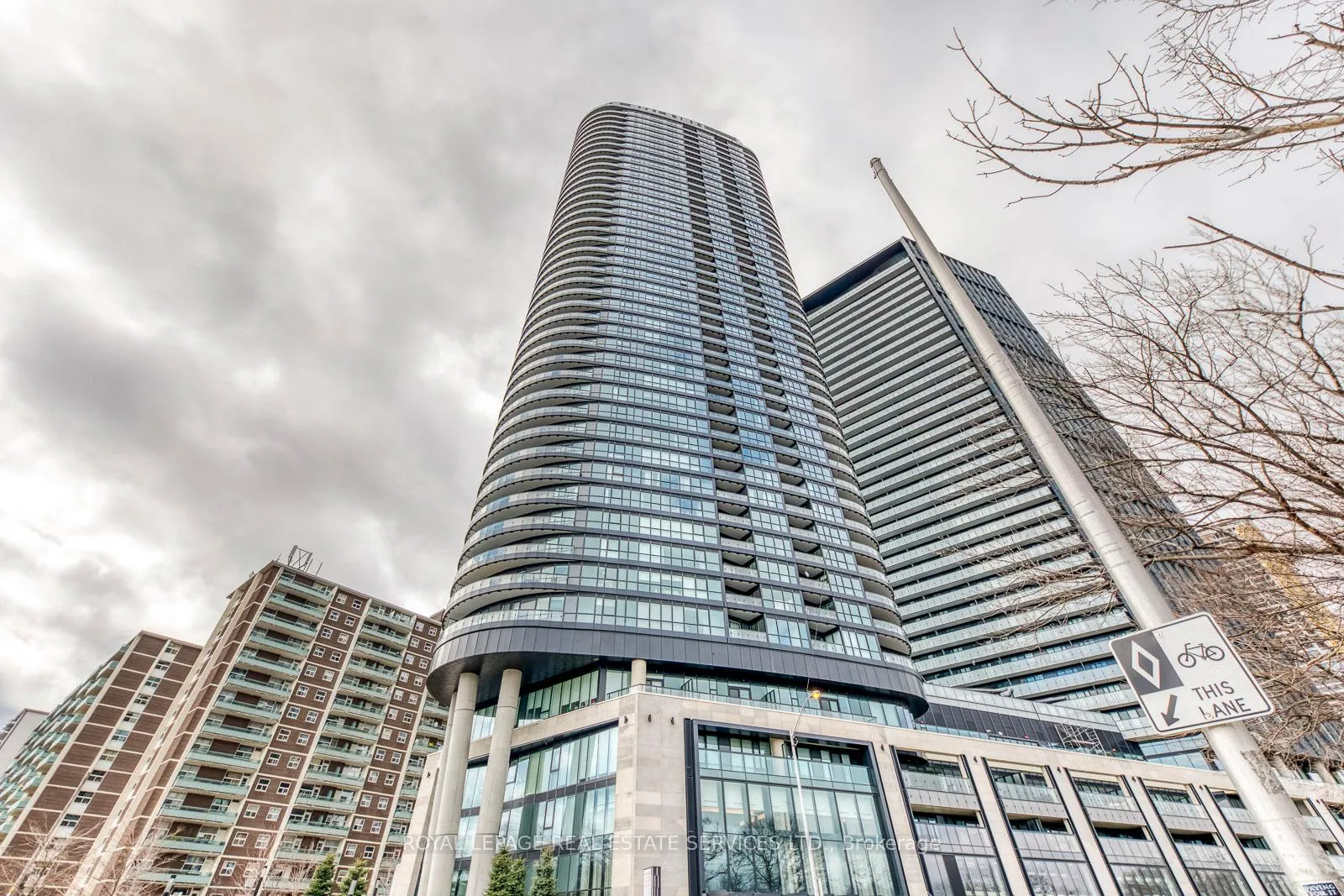 Front of Unit 1320, 585 Bloor Street E