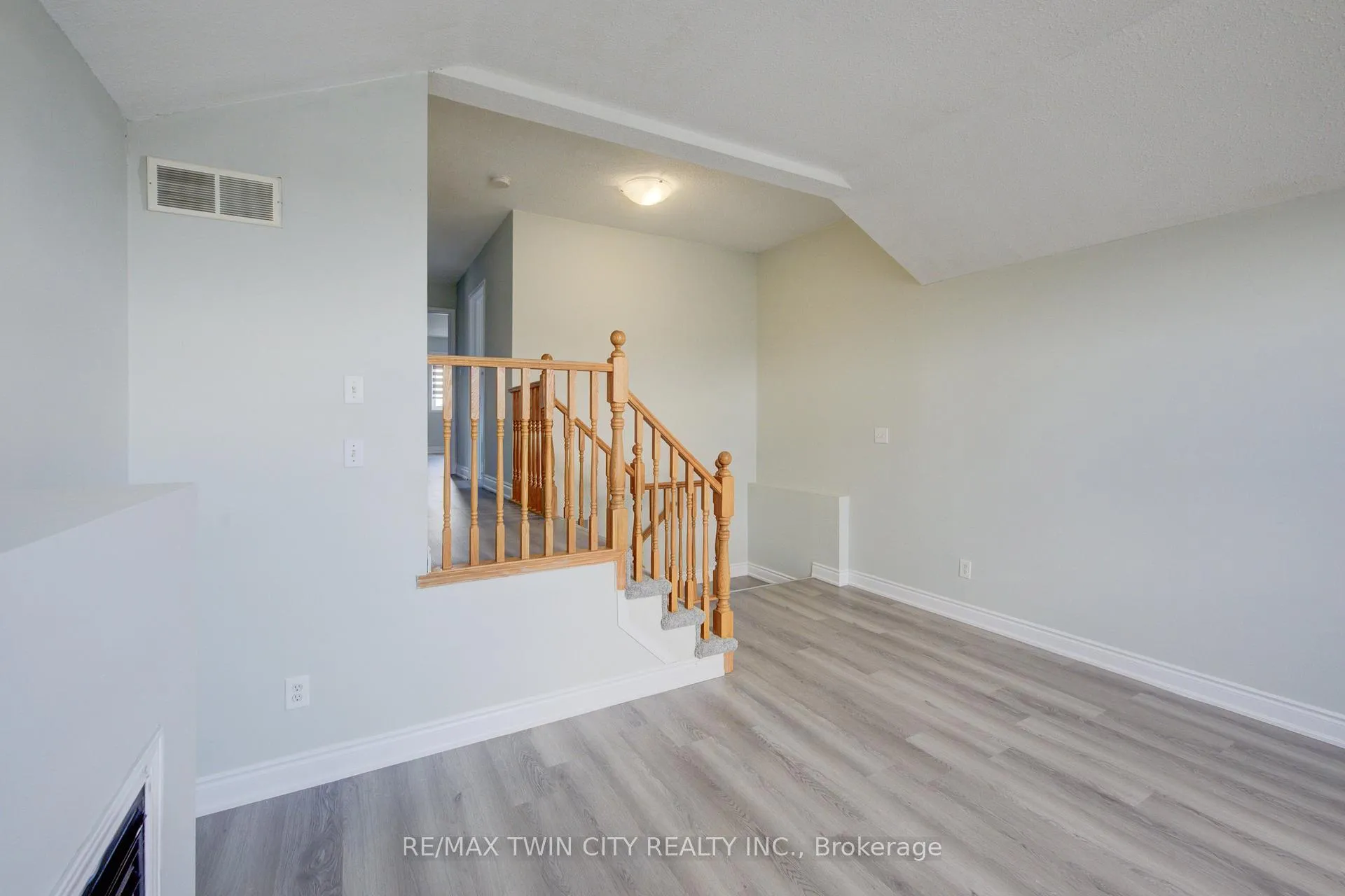 Photo 20 of 184 Copper Leaf Street, Kitchener — HOMEH