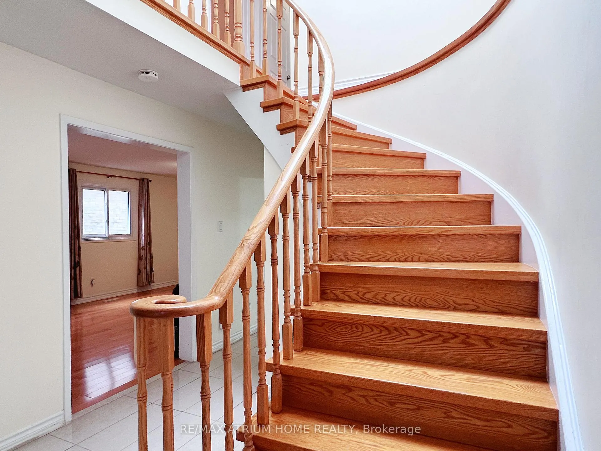 Photo 1 of Unit Upper, 3 Douglas Haig Drive, Markham, Milliken Mills East — HOMEH