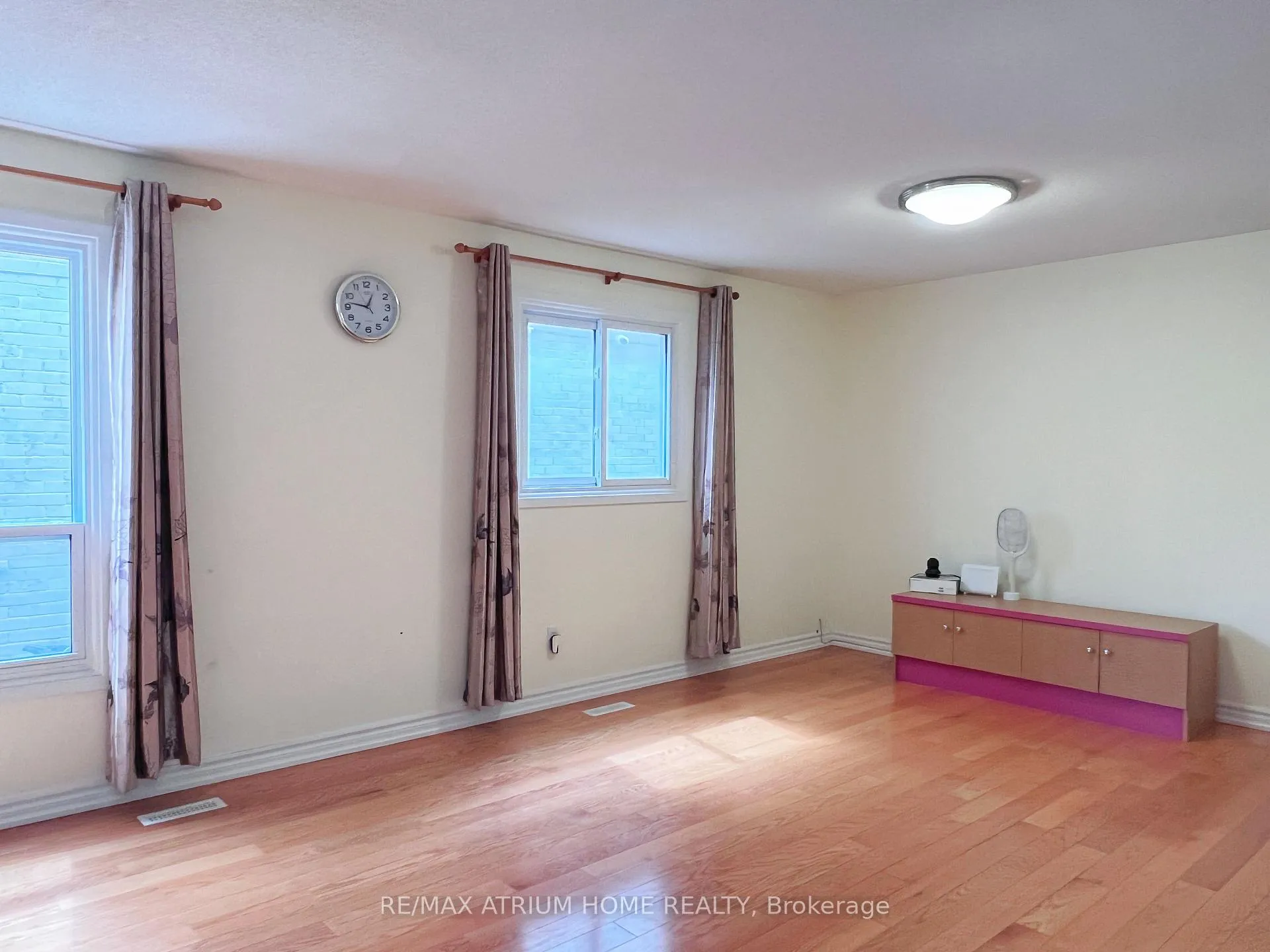 Photo 2 of Unit Upper, 3 Douglas Haig Drive, Markham, Milliken Mills East — HOMEH