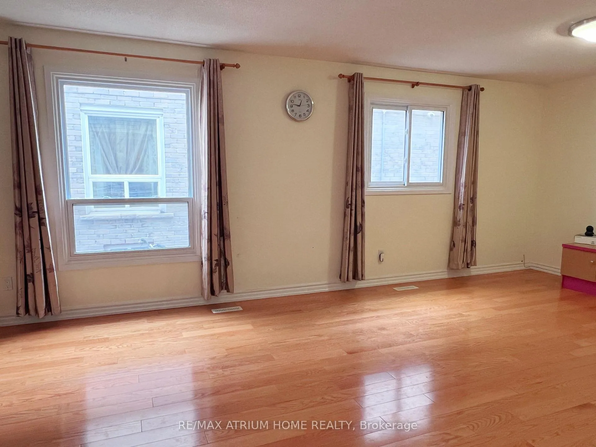 Photo 3 of Unit Upper, 3 Douglas Haig Drive, Markham, Milliken Mills East — HOMEH