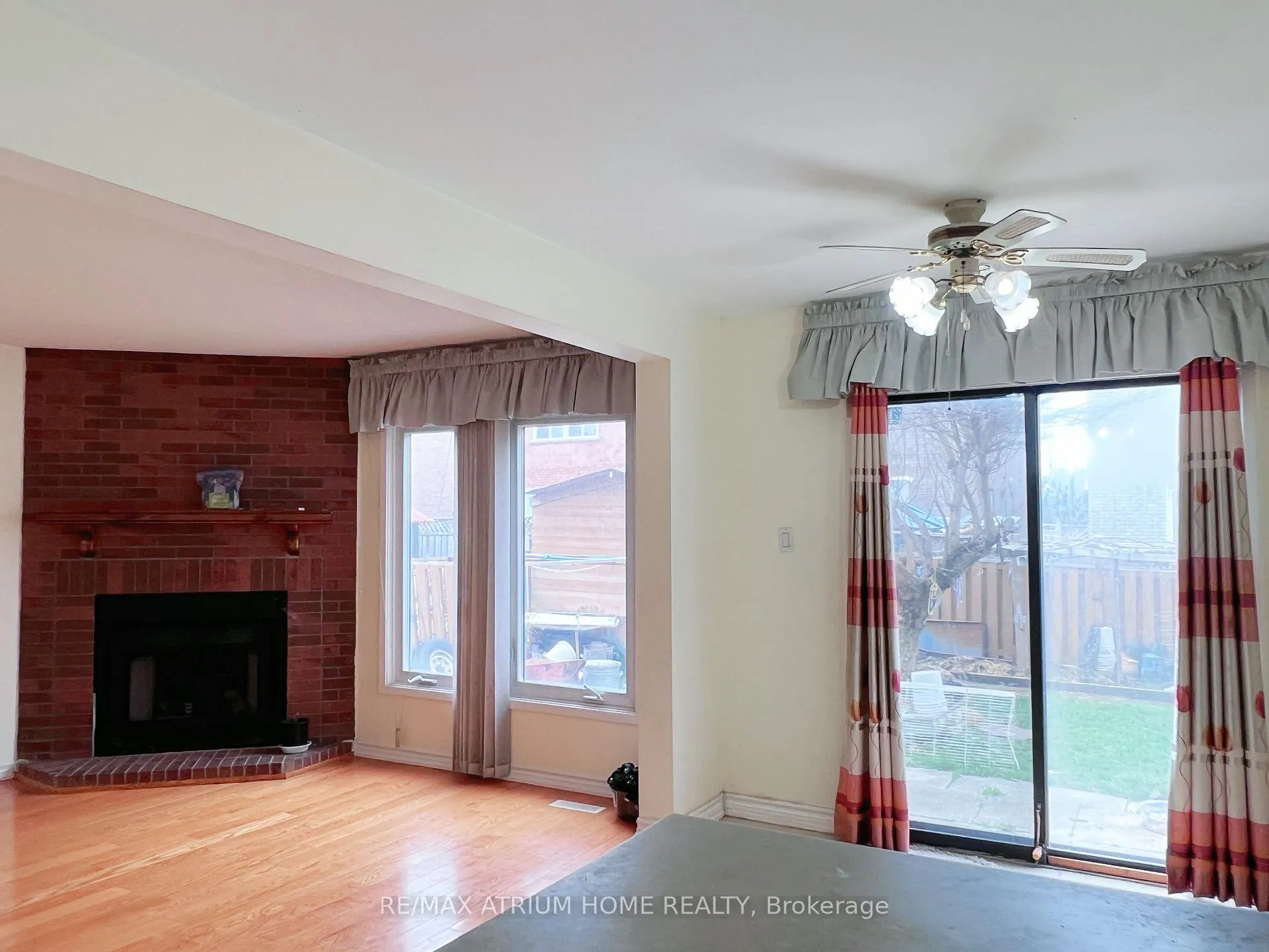 Photo 4 of Unit Upper, 3 Douglas Haig Drive, Markham, Milliken Mills East — HOMEH