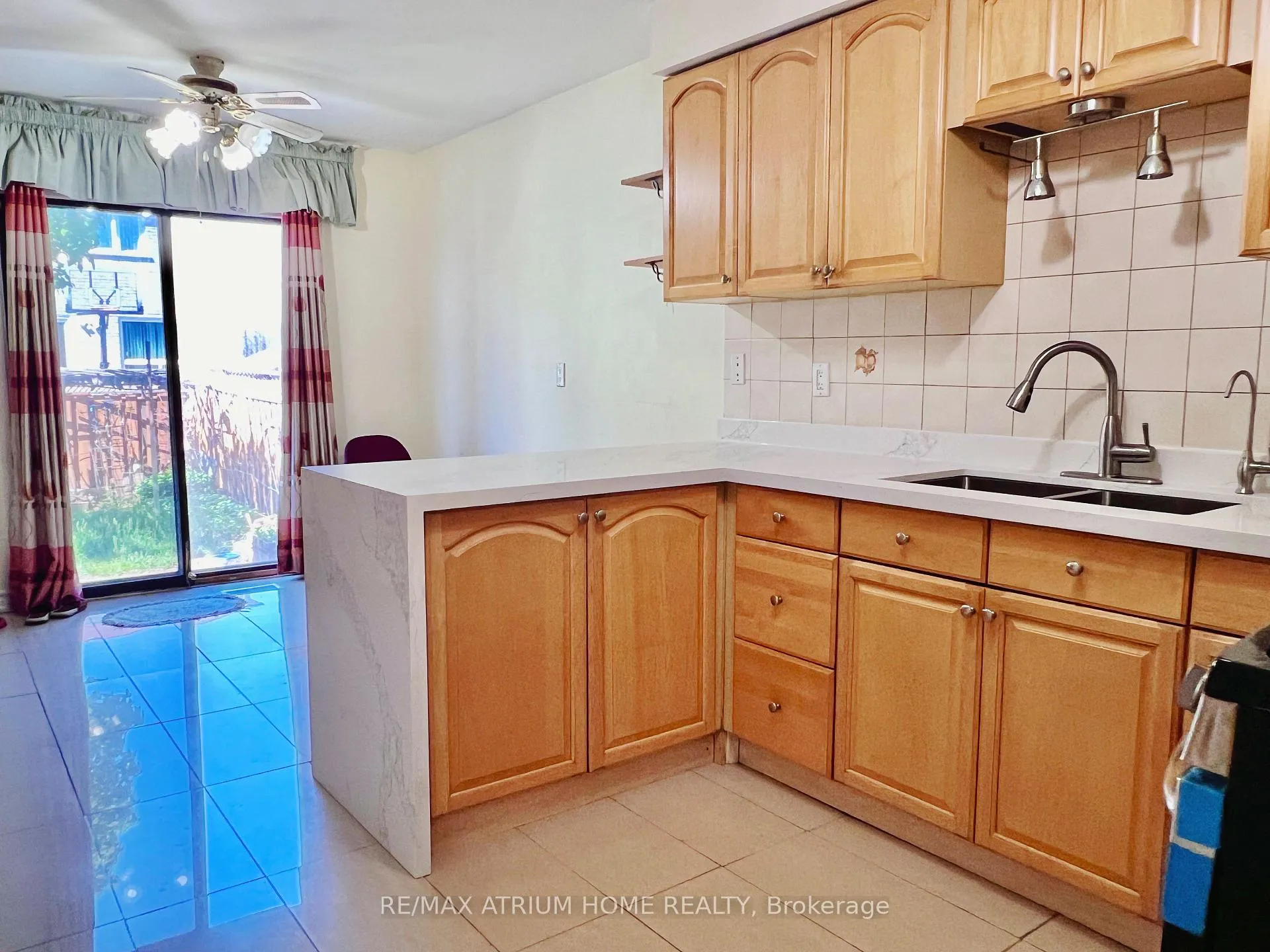 Photo 6 of Unit Upper, 3 Douglas Haig Drive, Markham, Milliken Mills East — HOMEH