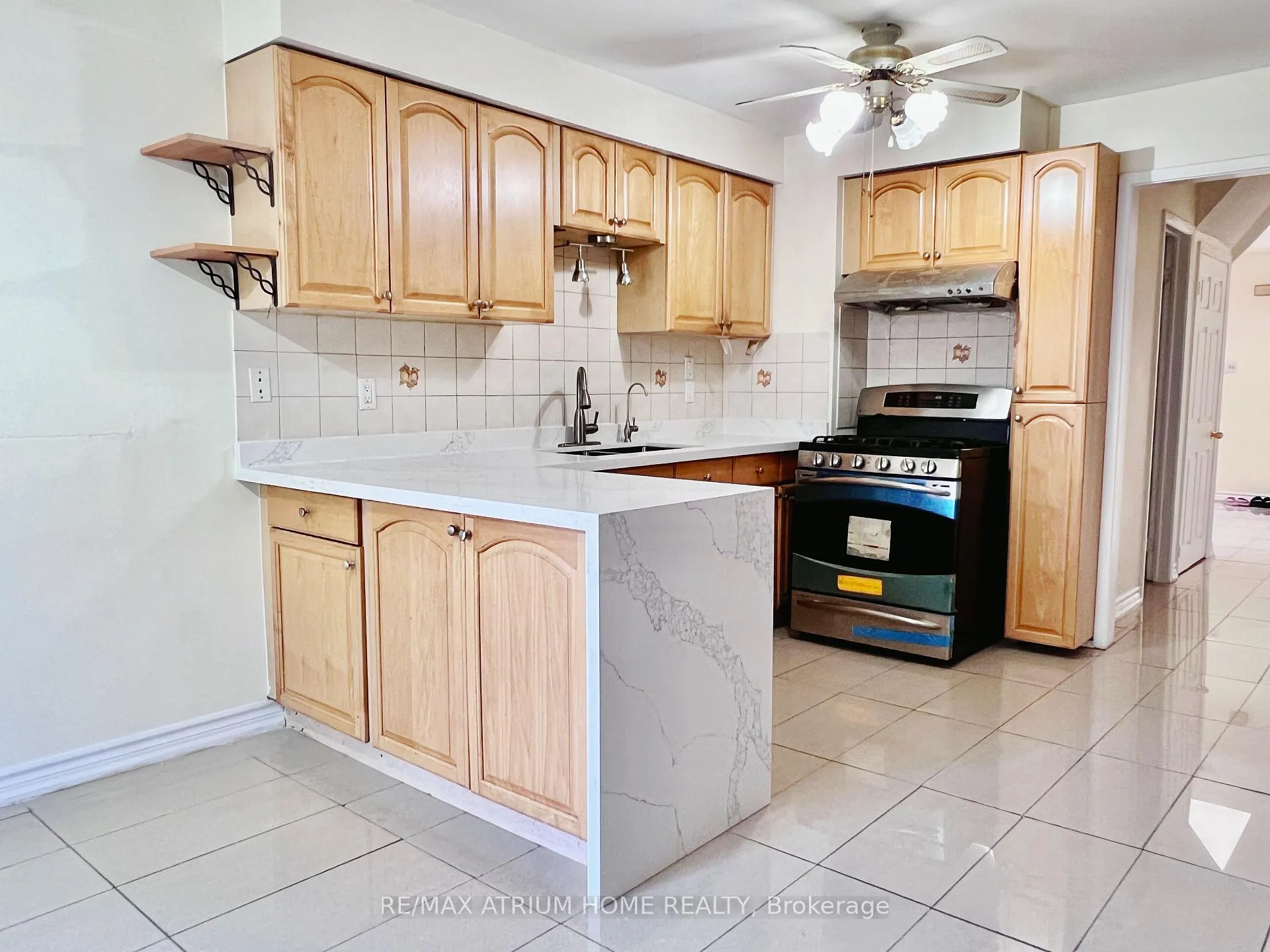 Photo 7 of Unit Upper, 3 Douglas Haig Drive, Markham, Milliken Mills East — HOMEH
