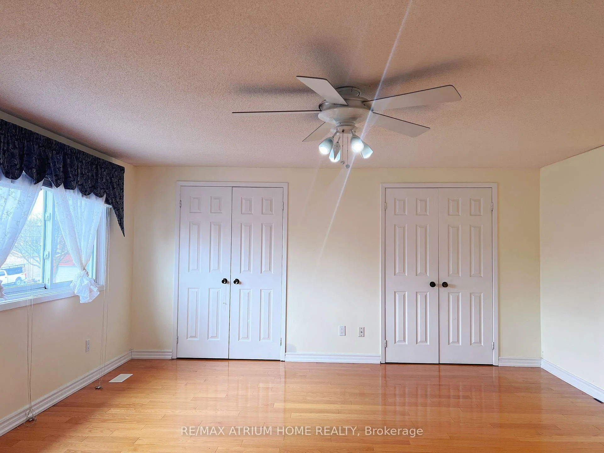 Photo 11 of Unit Upper, 3 Douglas Haig Drive, Markham, Milliken Mills East — HOMEH