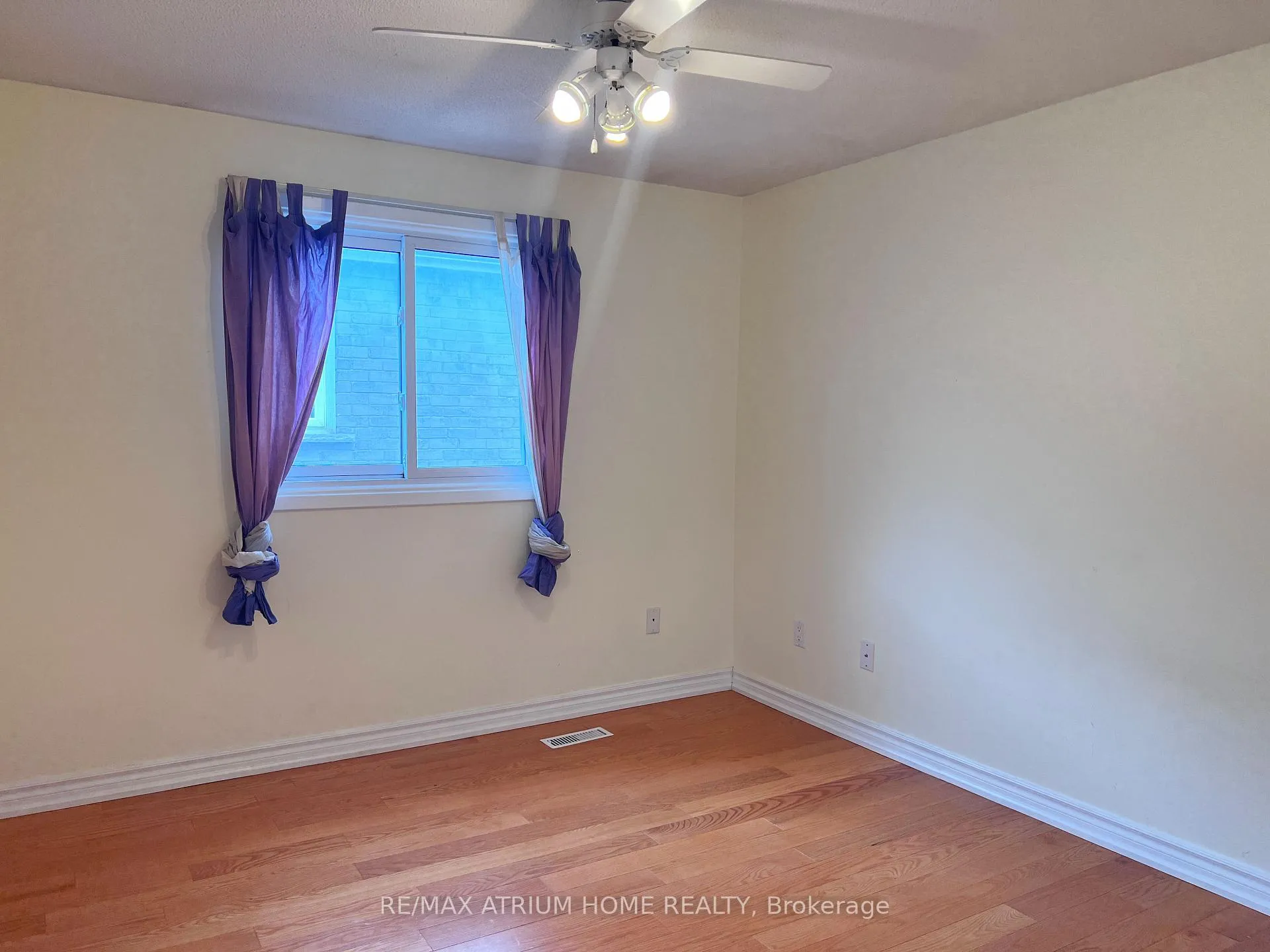 Photo 13 of Unit Upper, 3 Douglas Haig Drive, Markham, Milliken Mills East — HOMEH