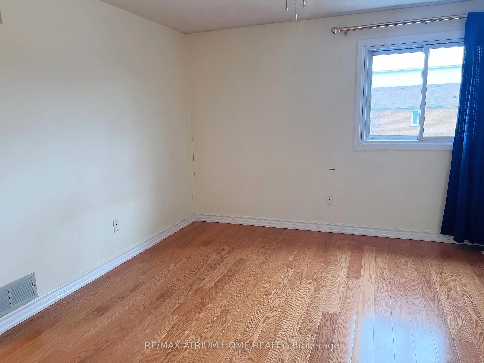 Photo 17 of Unit Upper, 3 Douglas Haig Drive, Markham, Milliken Mills East — HOMEH