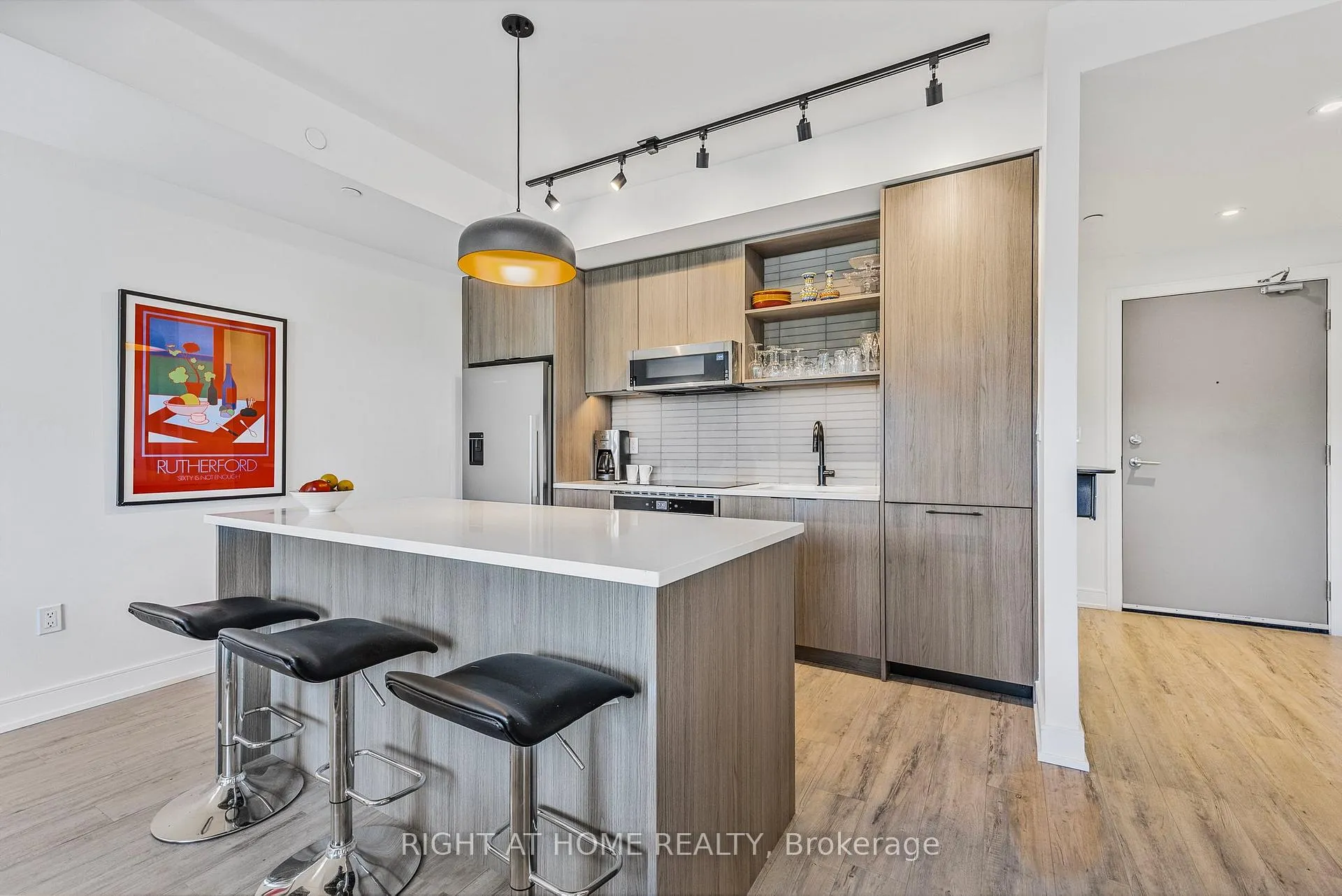 Photo 7 of Unit 720, 185 Dunlop Street E, Barrie, Lakeshore — HOMEH