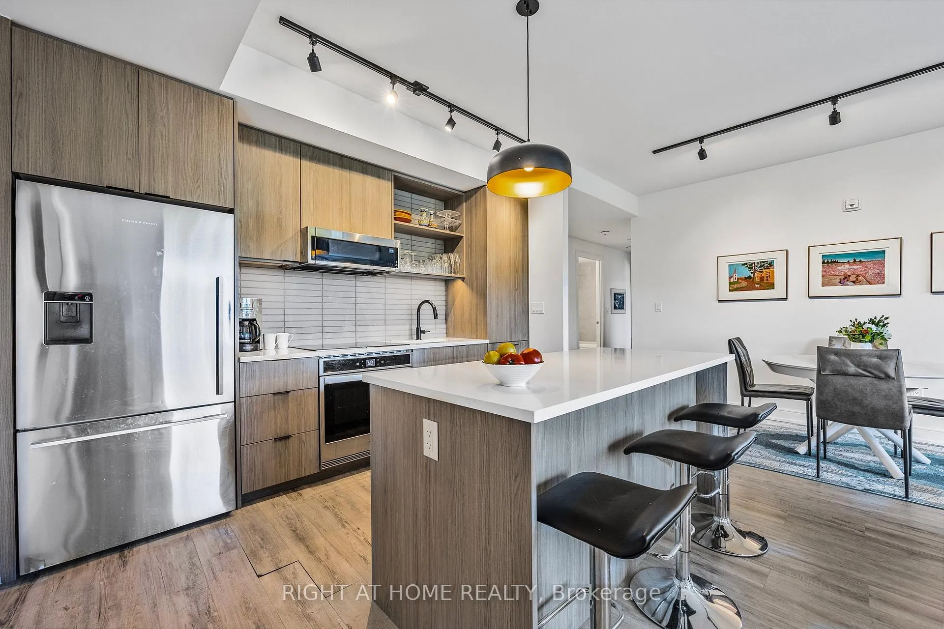 Photo 8 of Unit 720, 185 Dunlop Street E, Barrie, Lakeshore — HOMEH