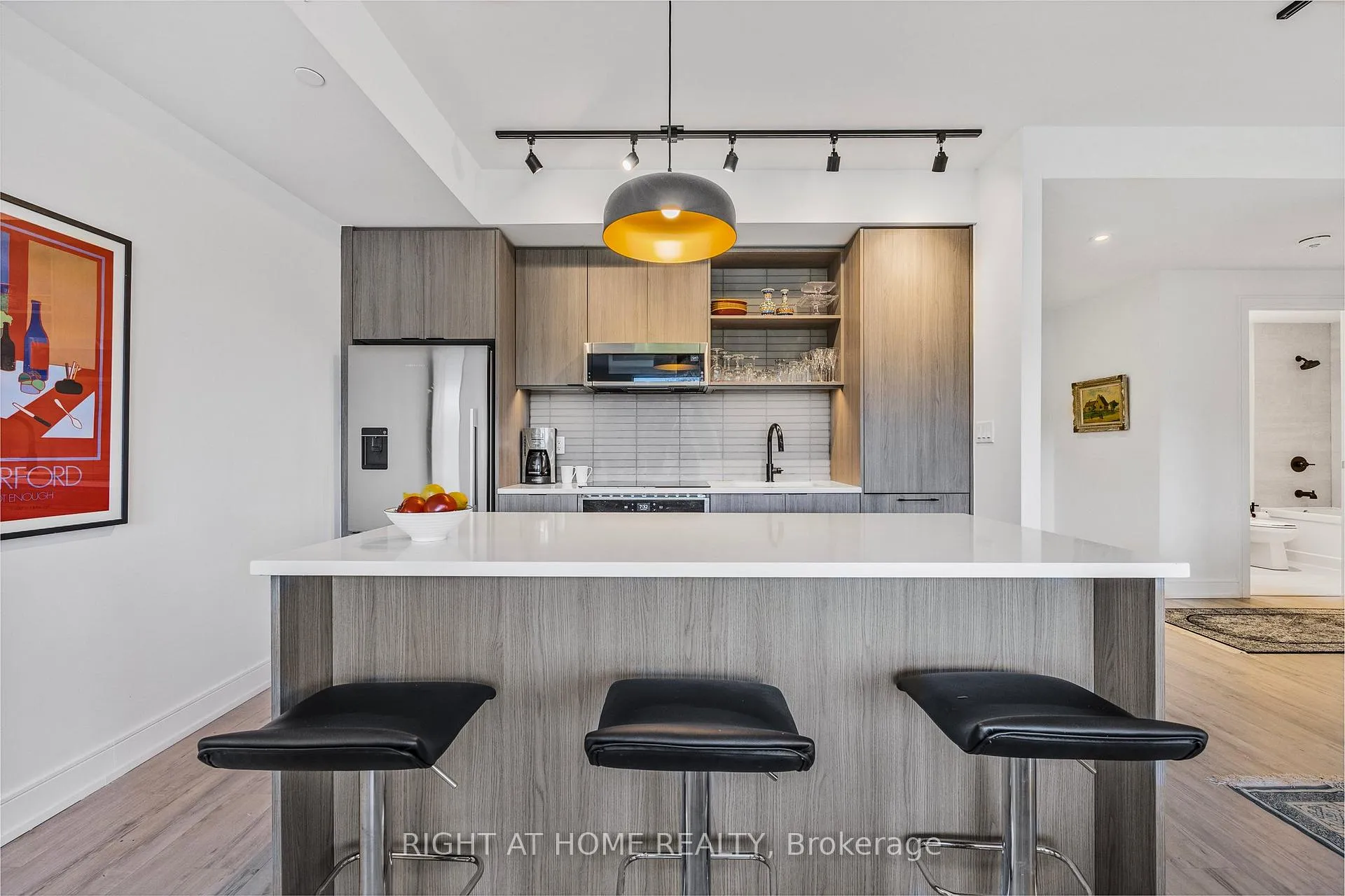Photo 9 of Unit 720, 185 Dunlop Street E, Barrie, Lakeshore — HOMEH