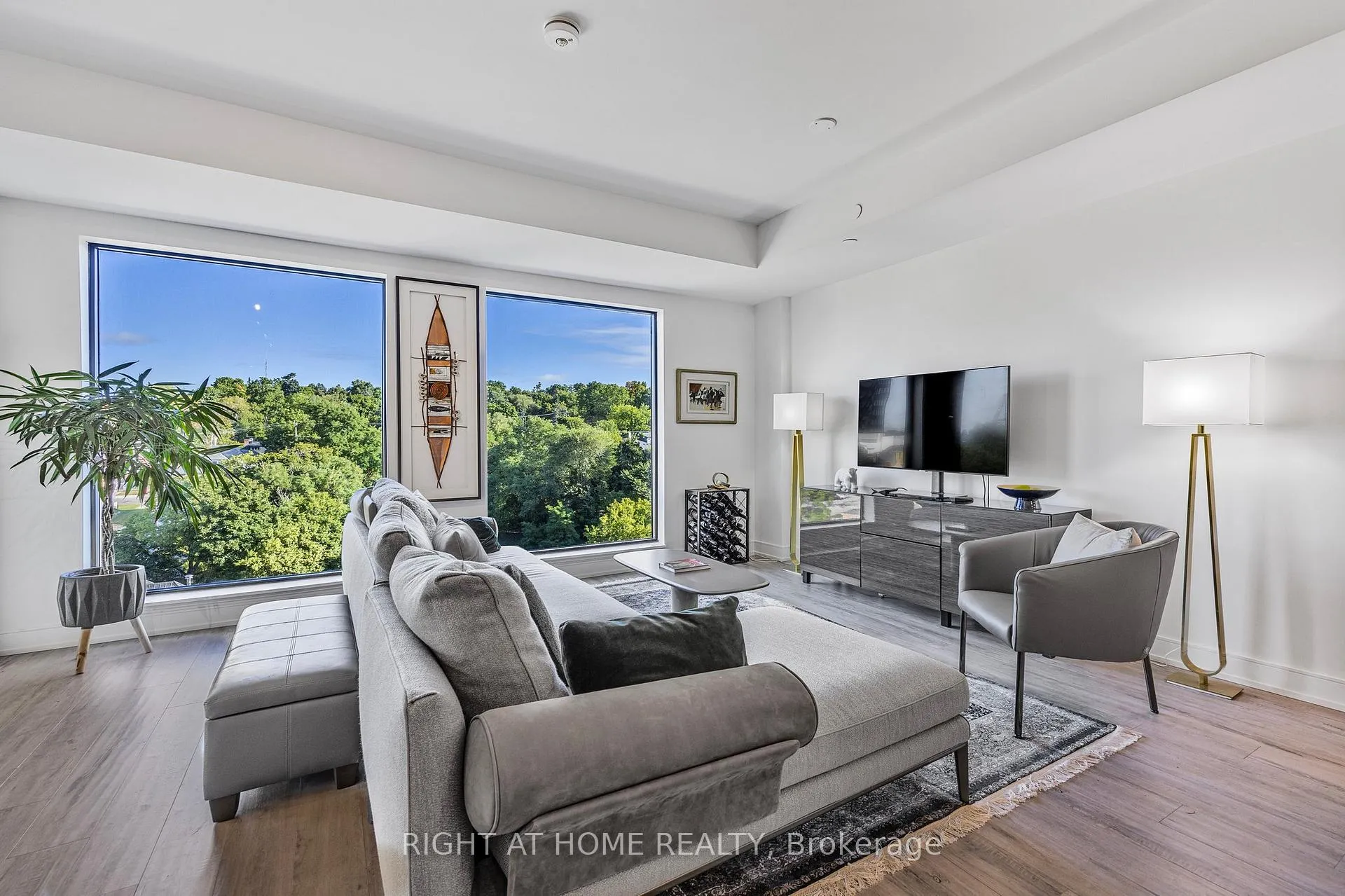 Photo 11 of Unit 720, 185 Dunlop Street E, Barrie, Lakeshore — HOMEH