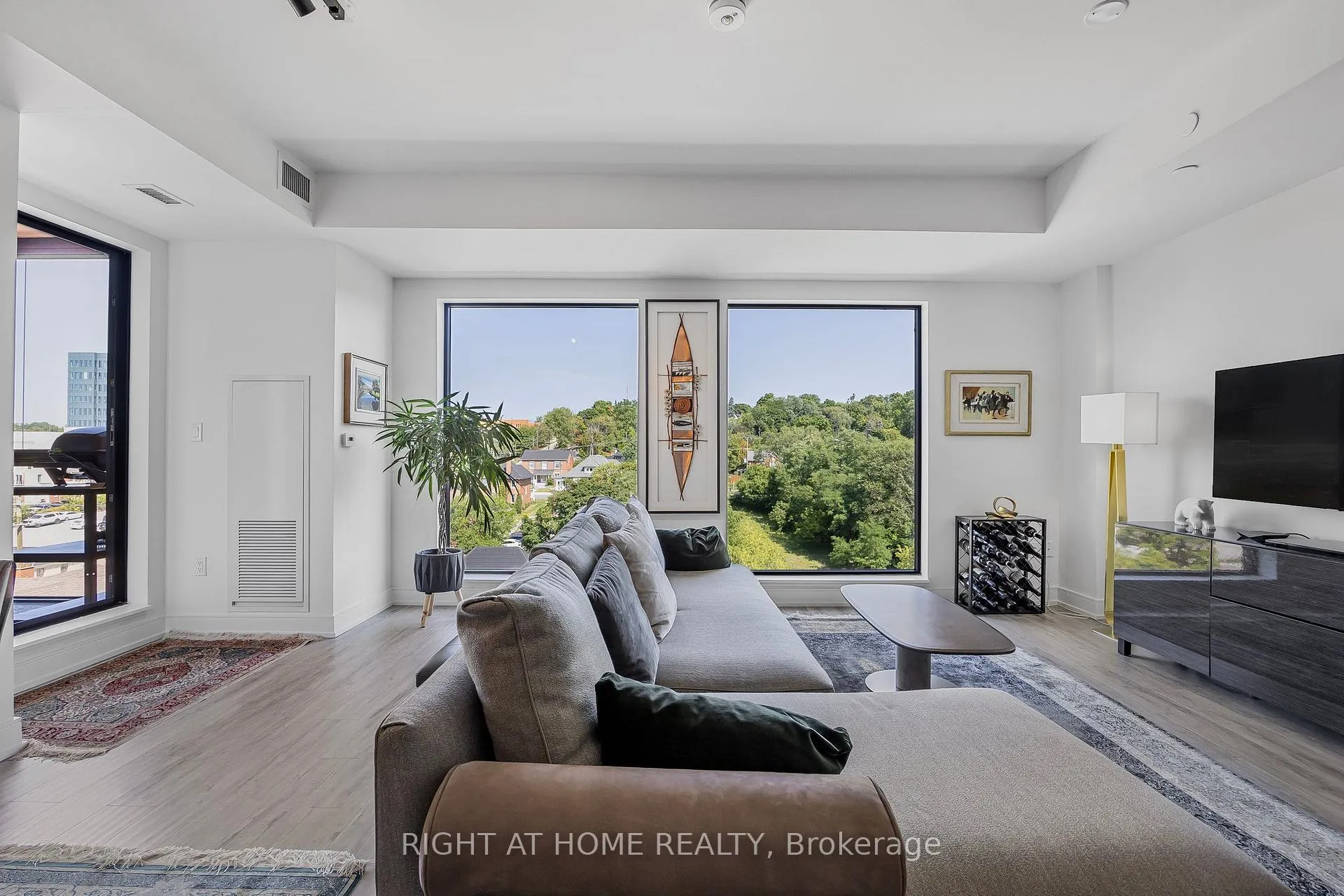 Photo 12 of Unit 720, 185 Dunlop Street E, Barrie, Lakeshore — HOMEH