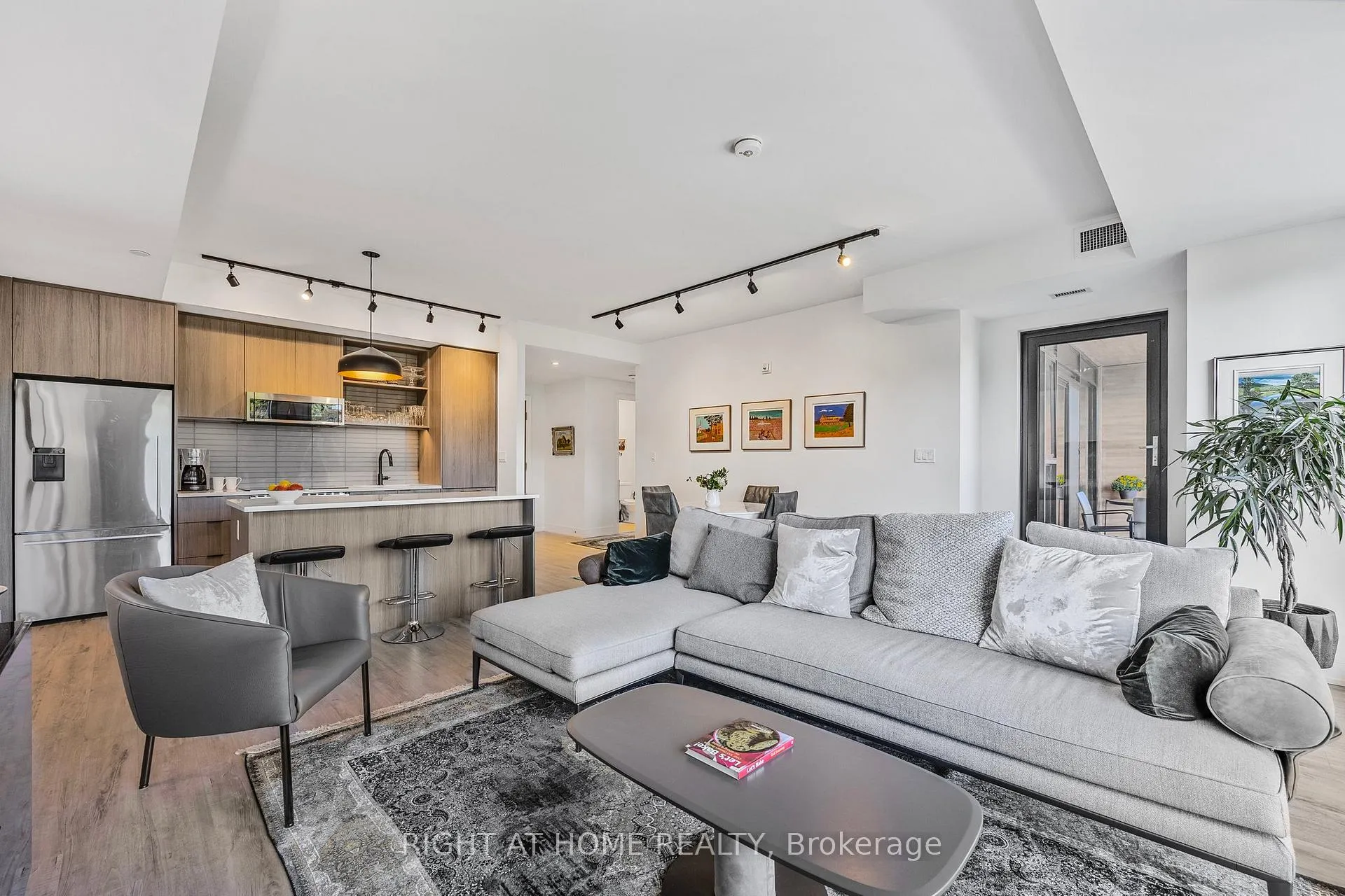 Photo 14 of Unit 720, 185 Dunlop Street E, Barrie, Lakeshore — HOMEH